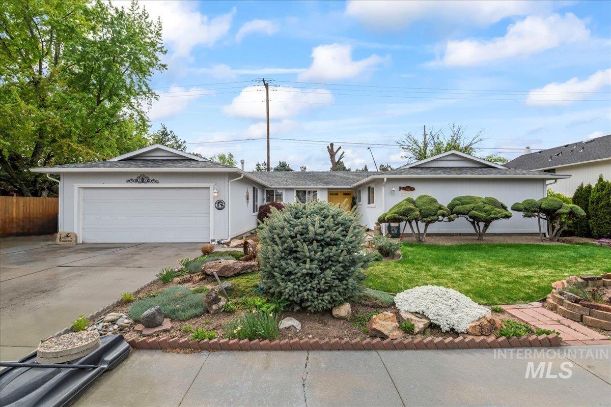 5221 N Creswell Ave Property Photo