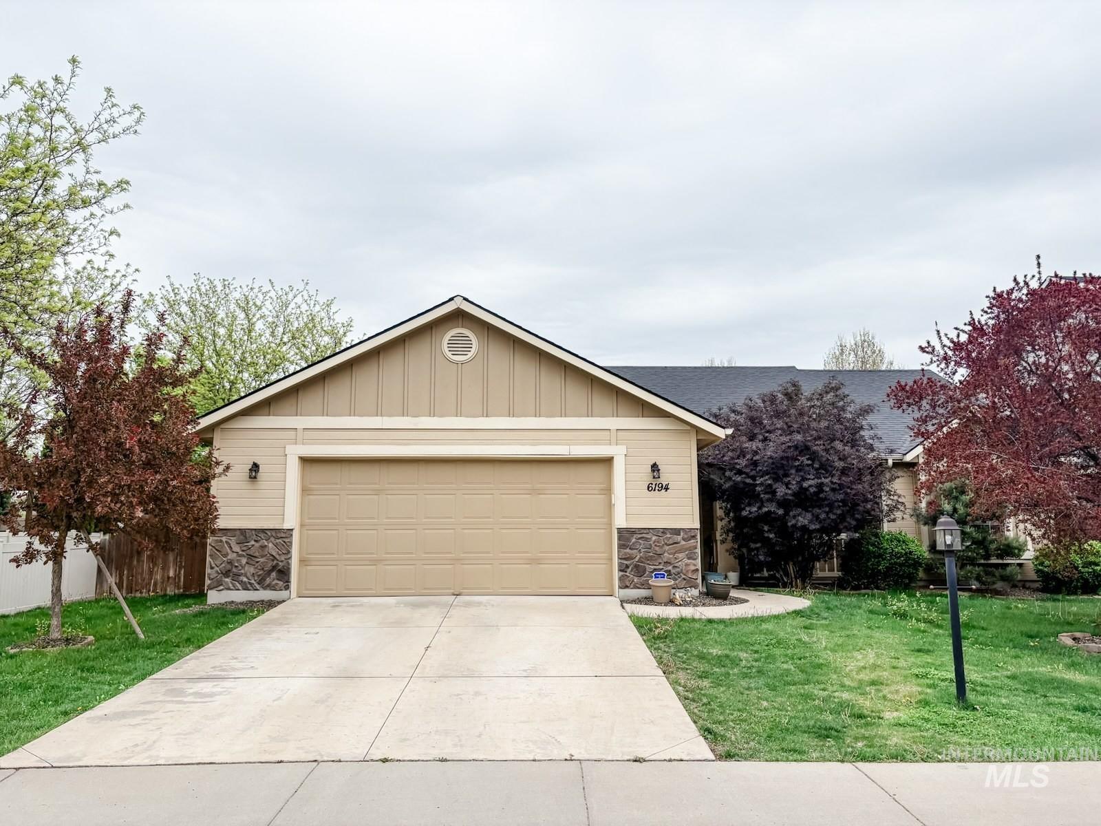 6194 N Spurwing Way Property Photo