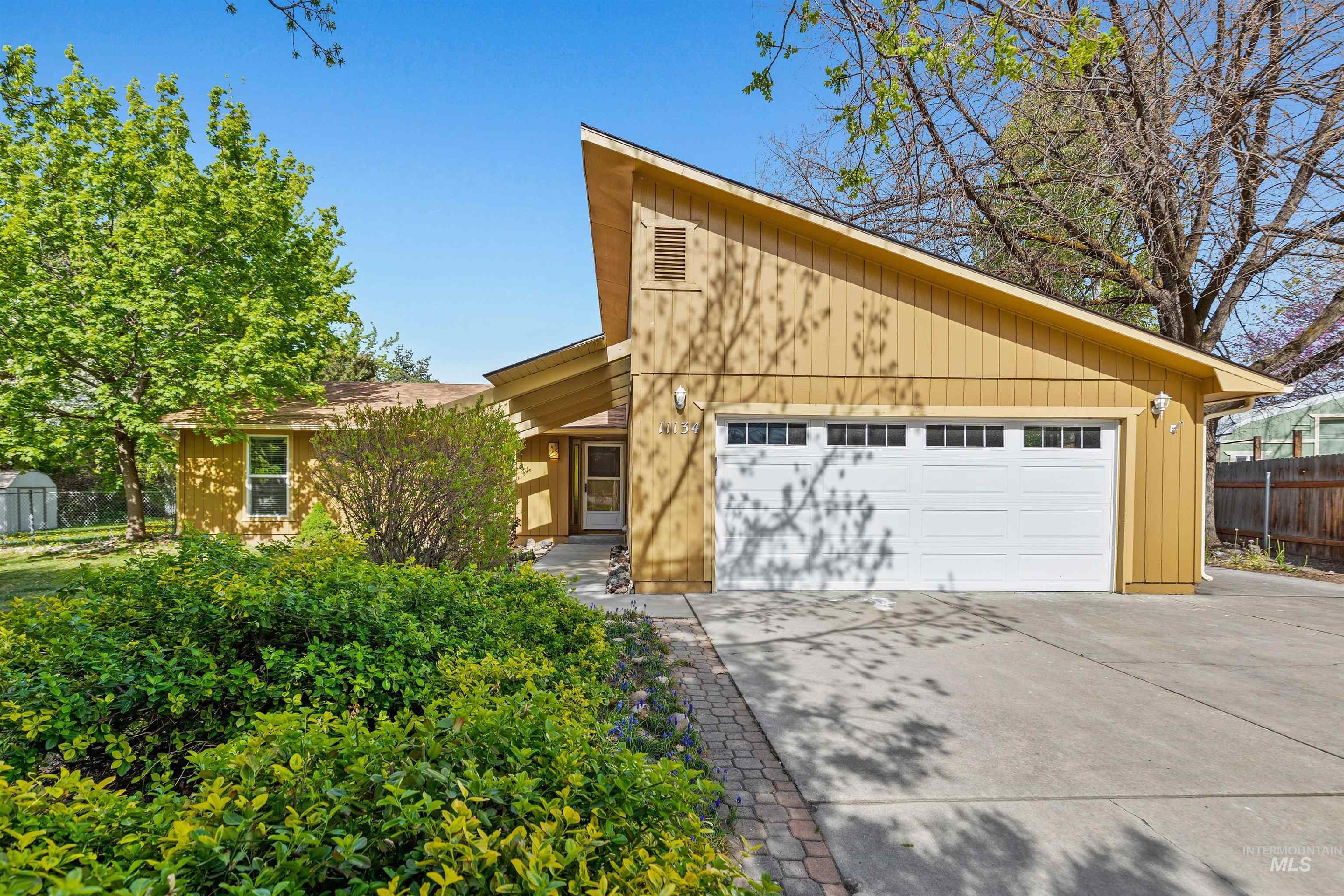 11134 W Mohawk Drive Property Photo