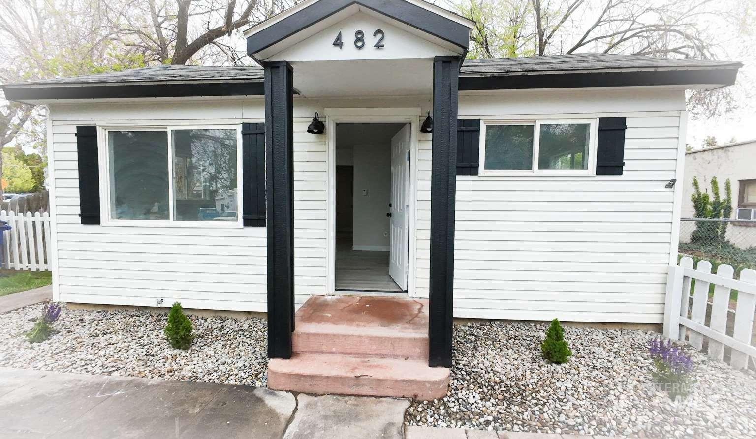 482 Van Buren St Property Photo 1