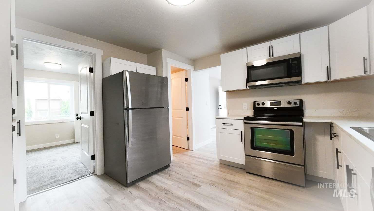 482 Van Buren St Property Photo 3