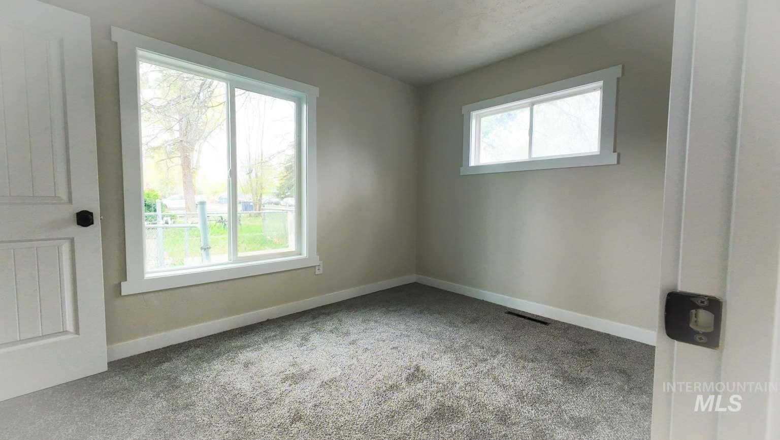482 Van Buren St Property Photo 6
