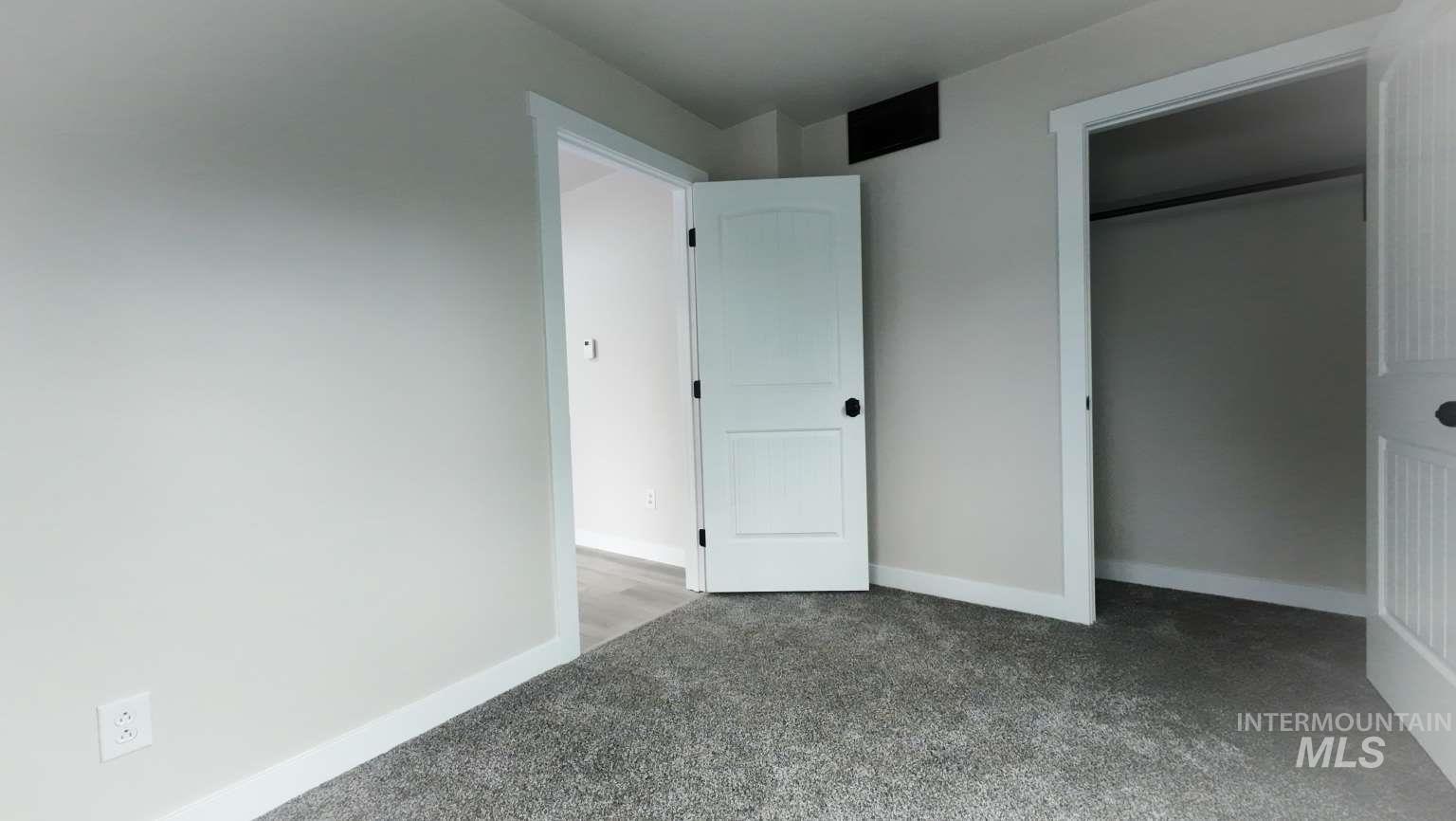 482 Van Buren St Property Photo 8