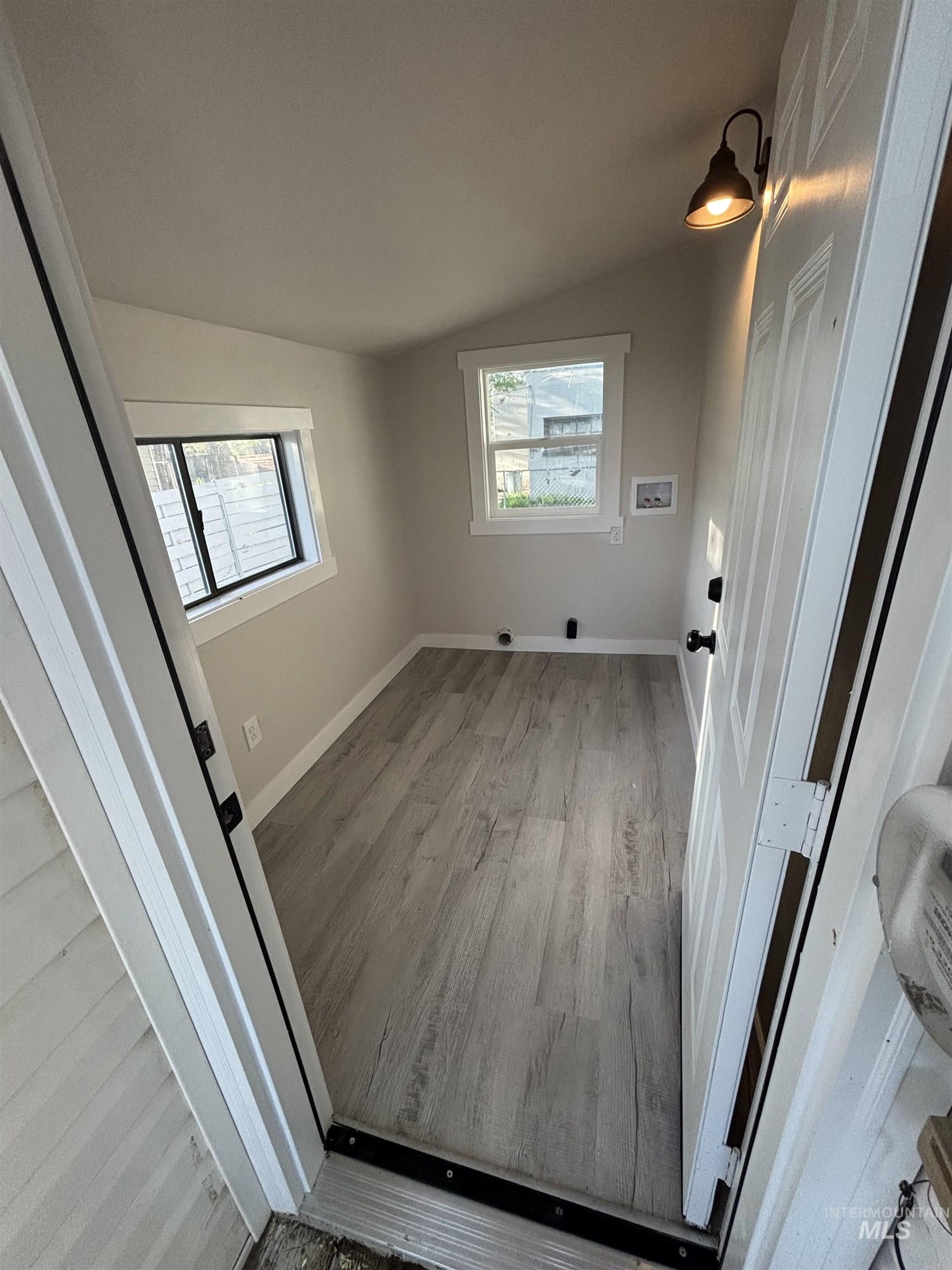 482 Van Buren St Property Photo 10