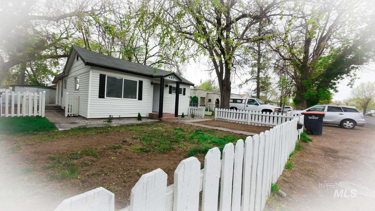 482 Van Buren St Property Photo 12