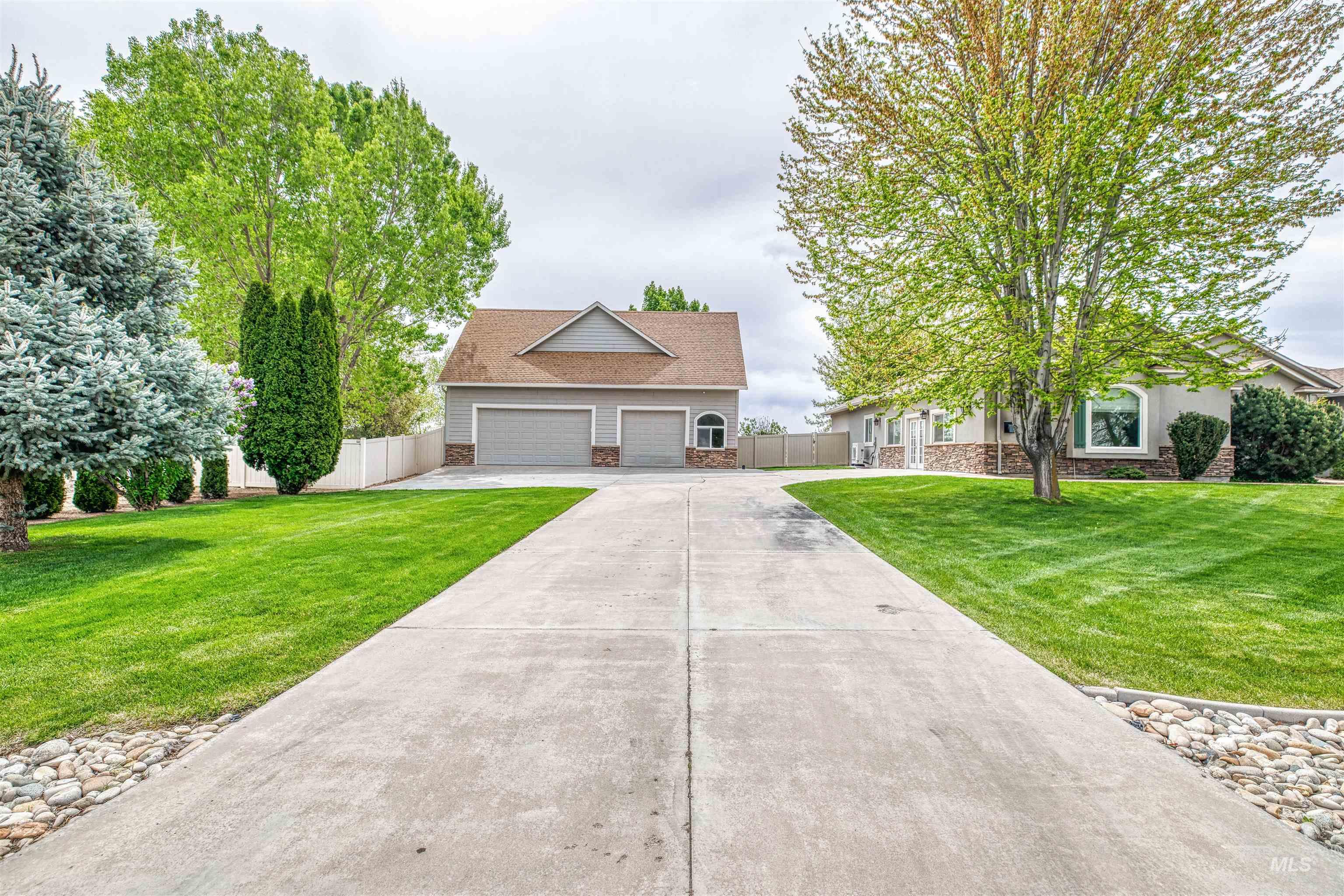 27607 Petolla Road Property Photo 4