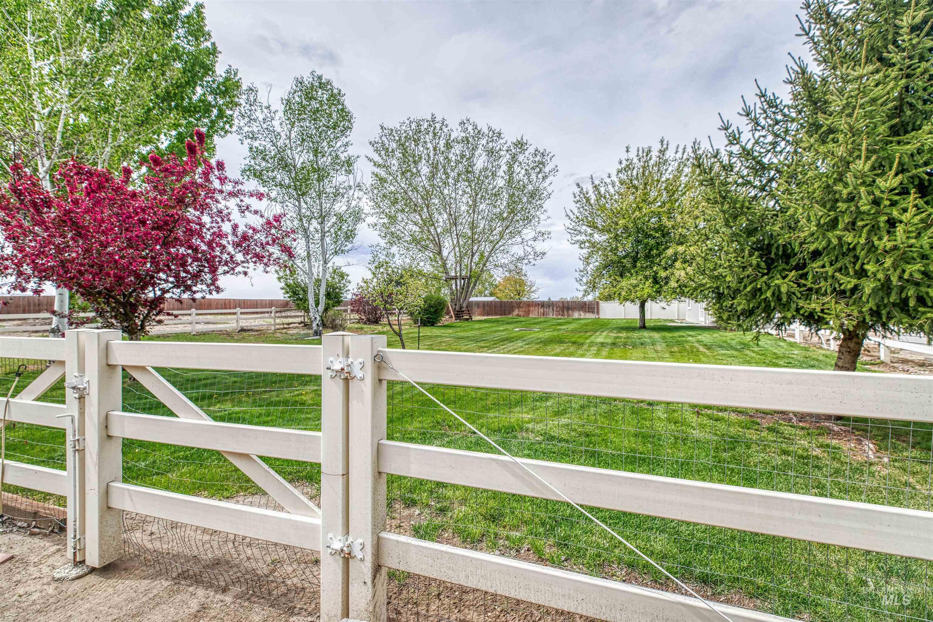 27607 Petolla Road Property Photo 5