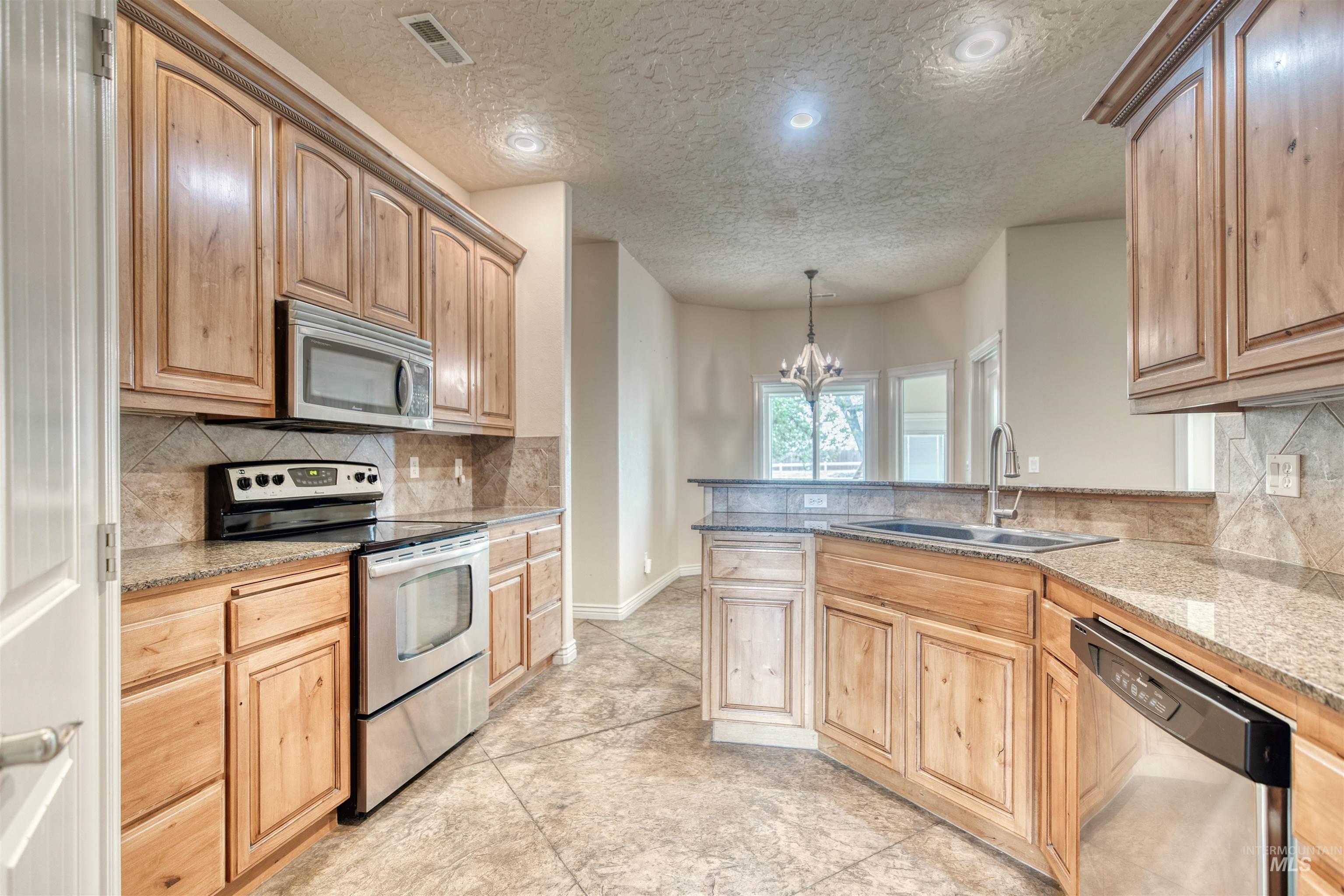 27607 Petolla Road Property Photo 8