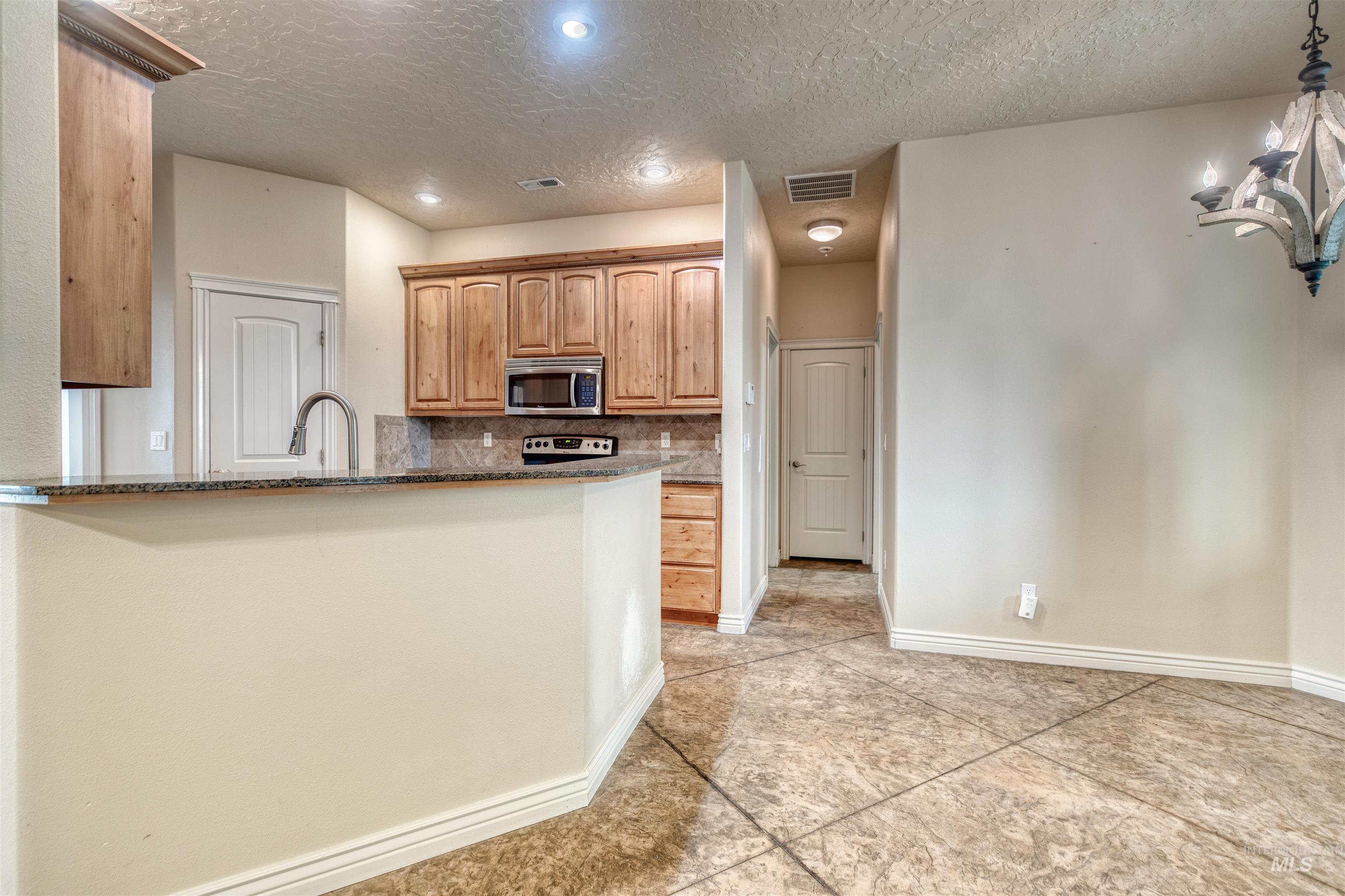27607 Petolla Road Property Photo 9