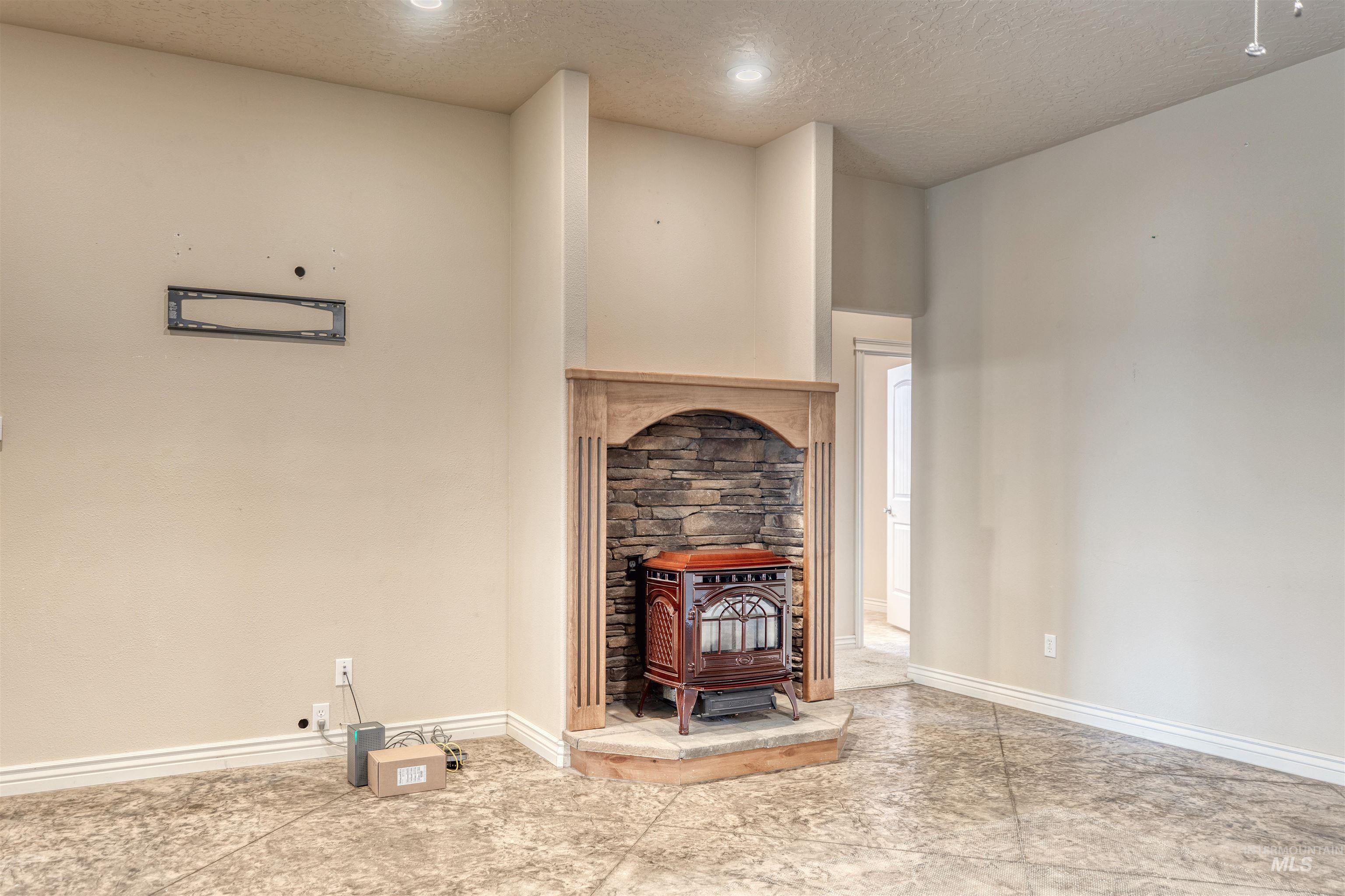 27607 Petolla Road Property Photo 15