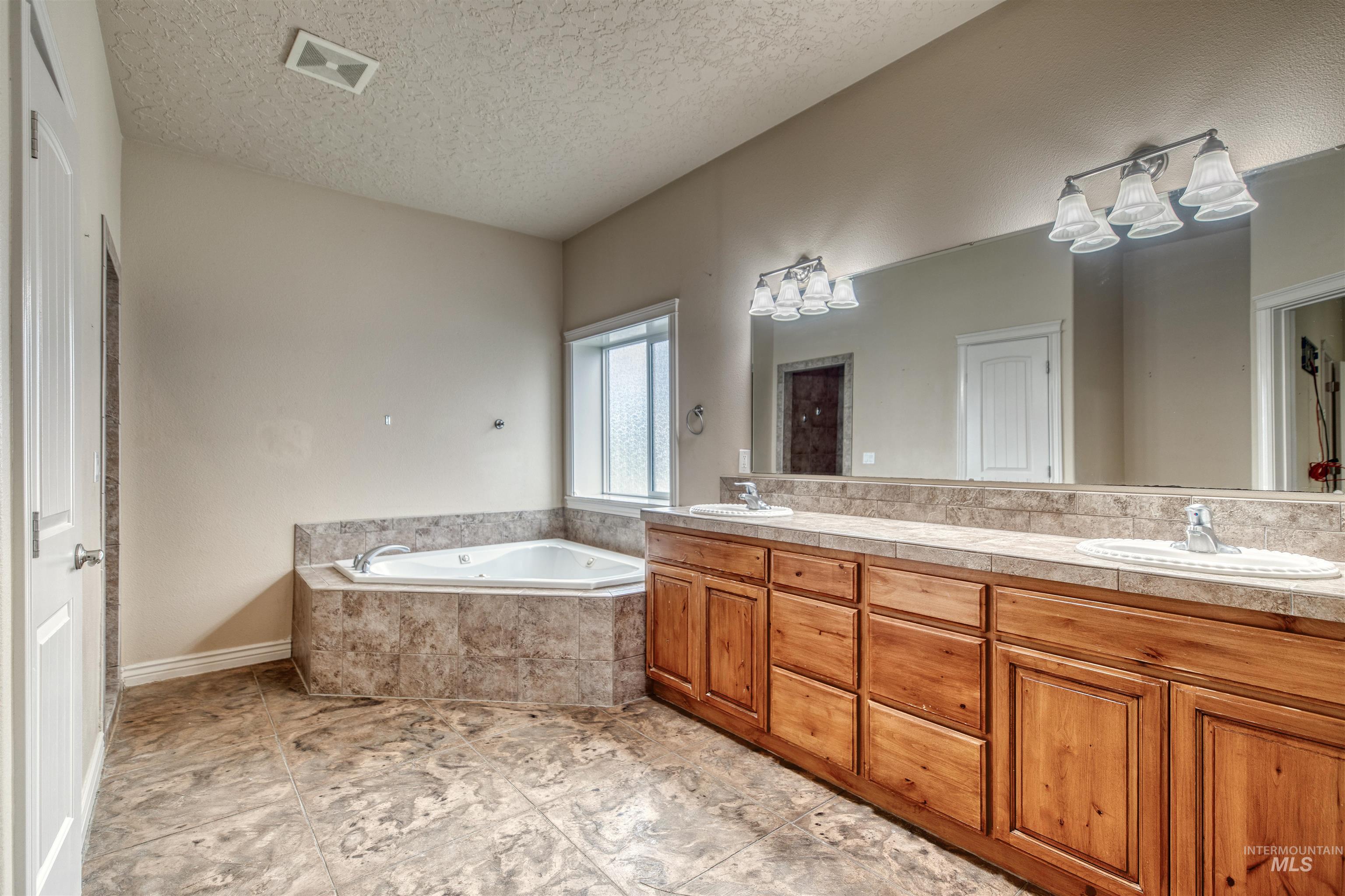 27607 Petolla Road Property Photo 23
