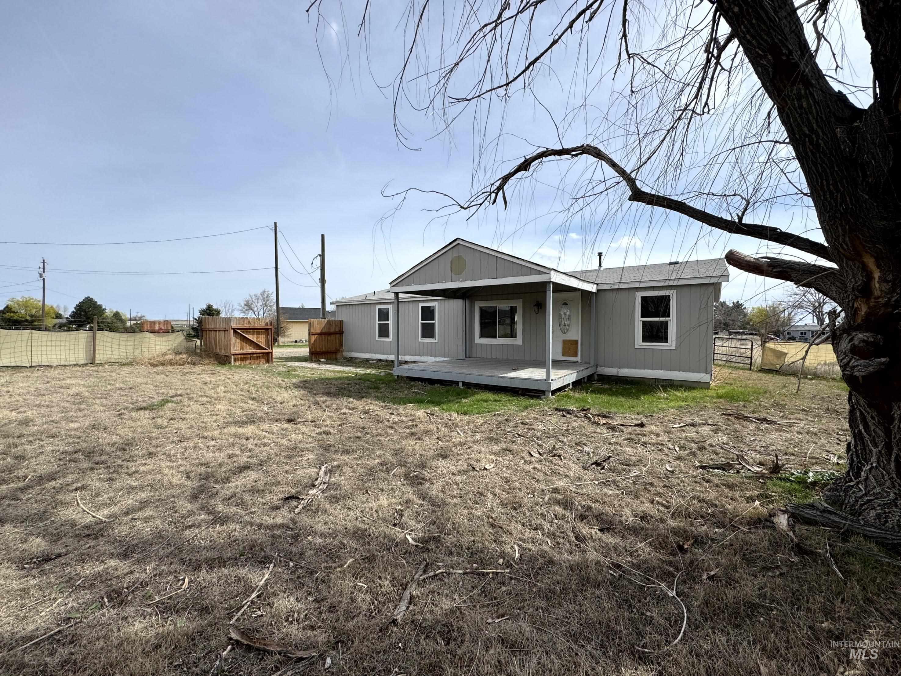 2577 Ne Doris Dr Property Photo 1