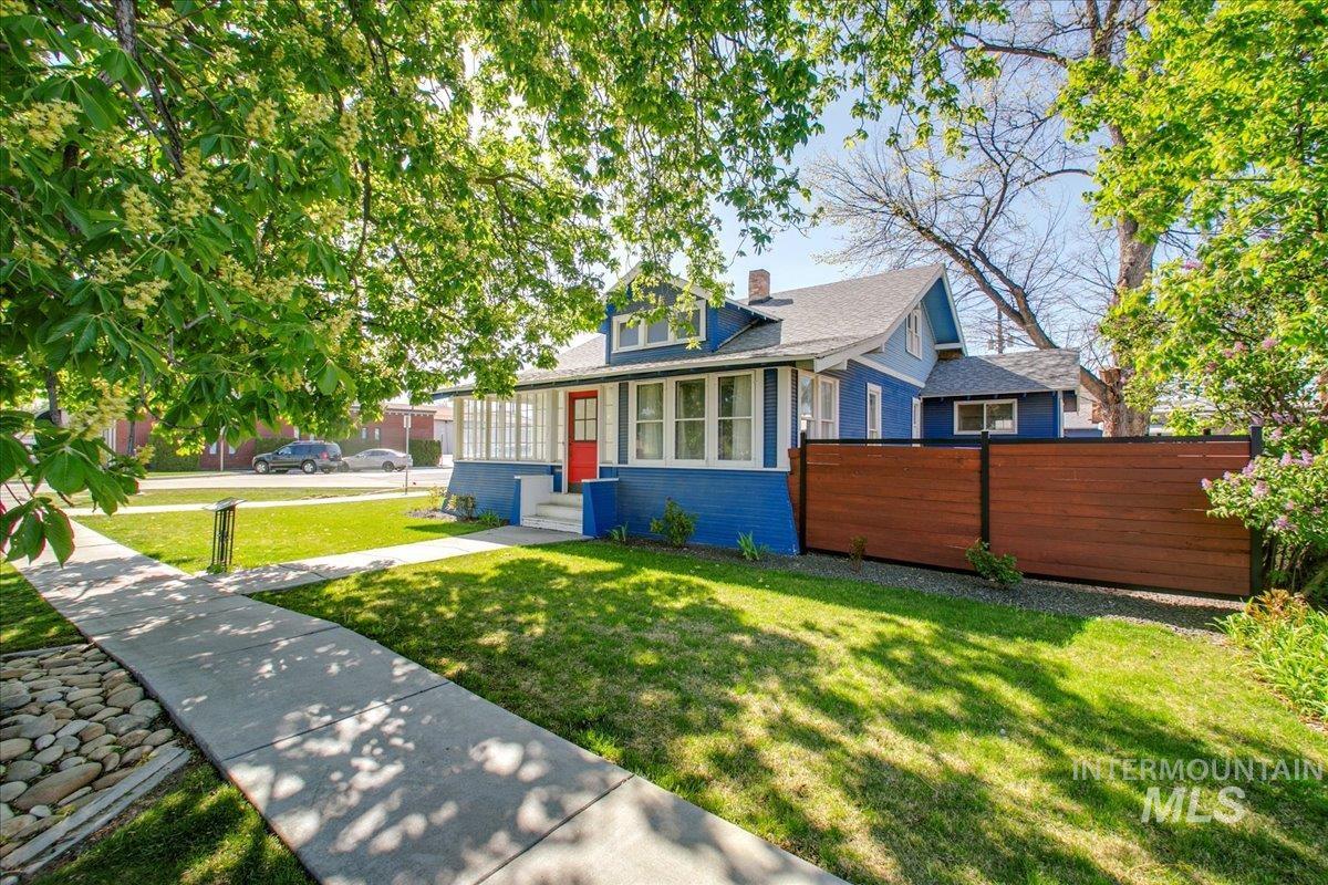 137 E Pine Ave Property Photo