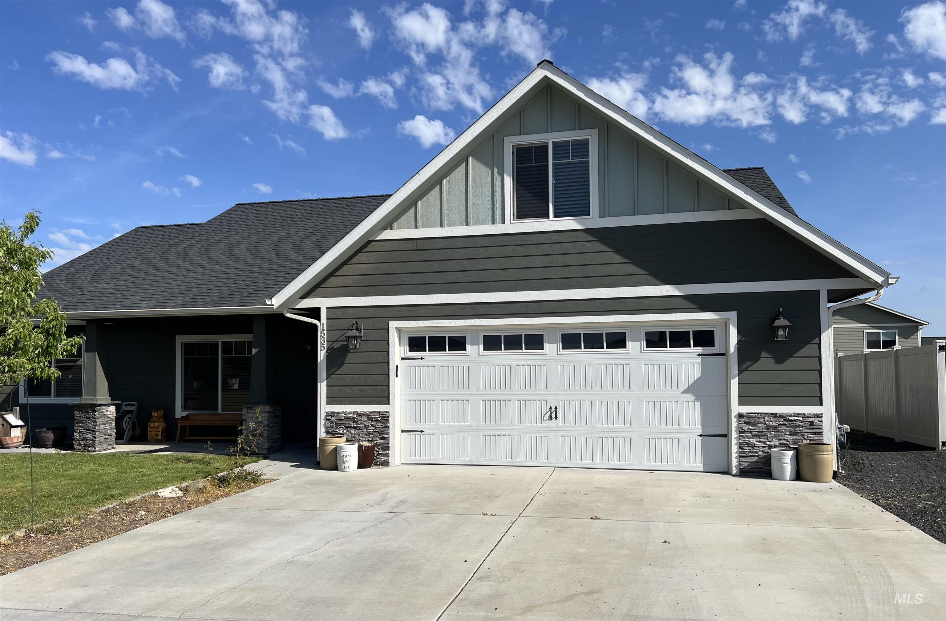 1535 Eastview Court Property Photo 2