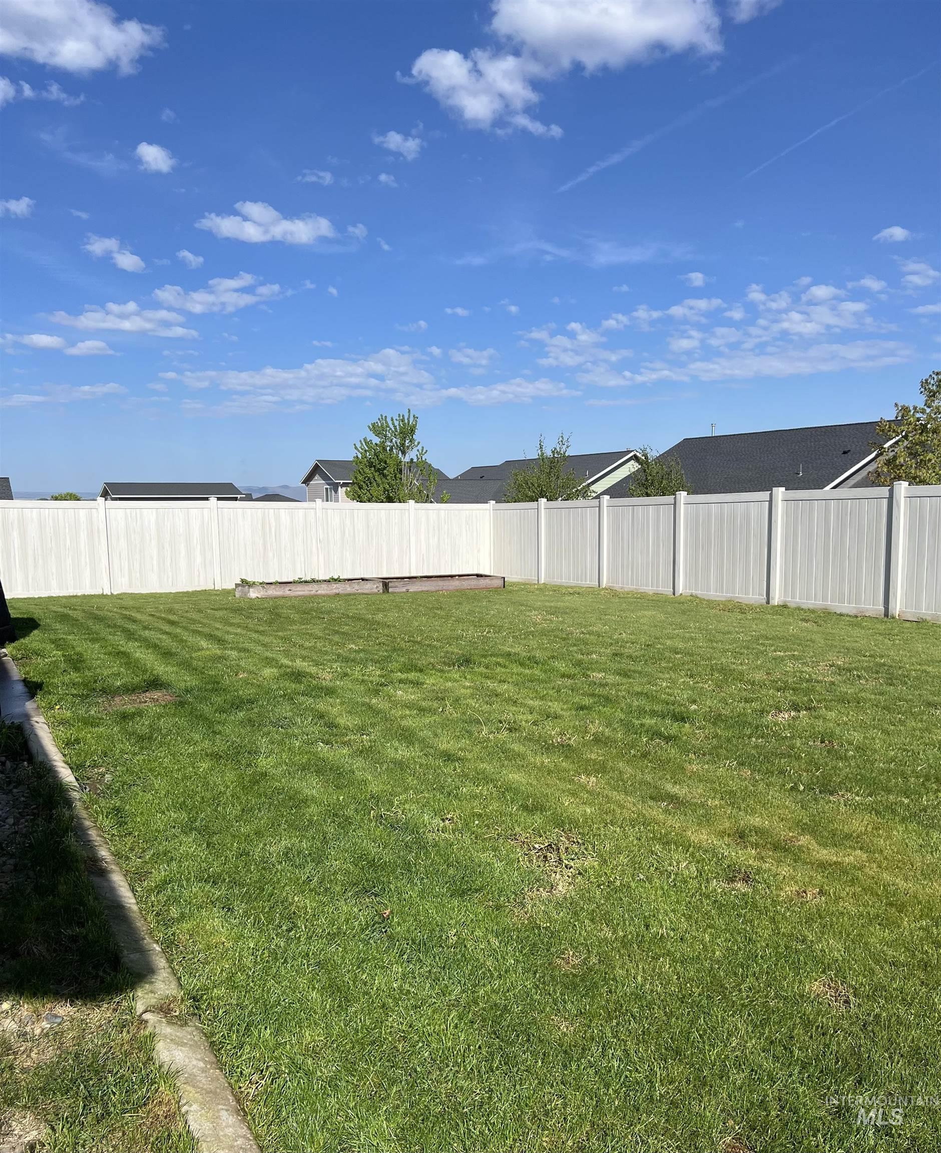 1535 Eastview Court Property Photo 4