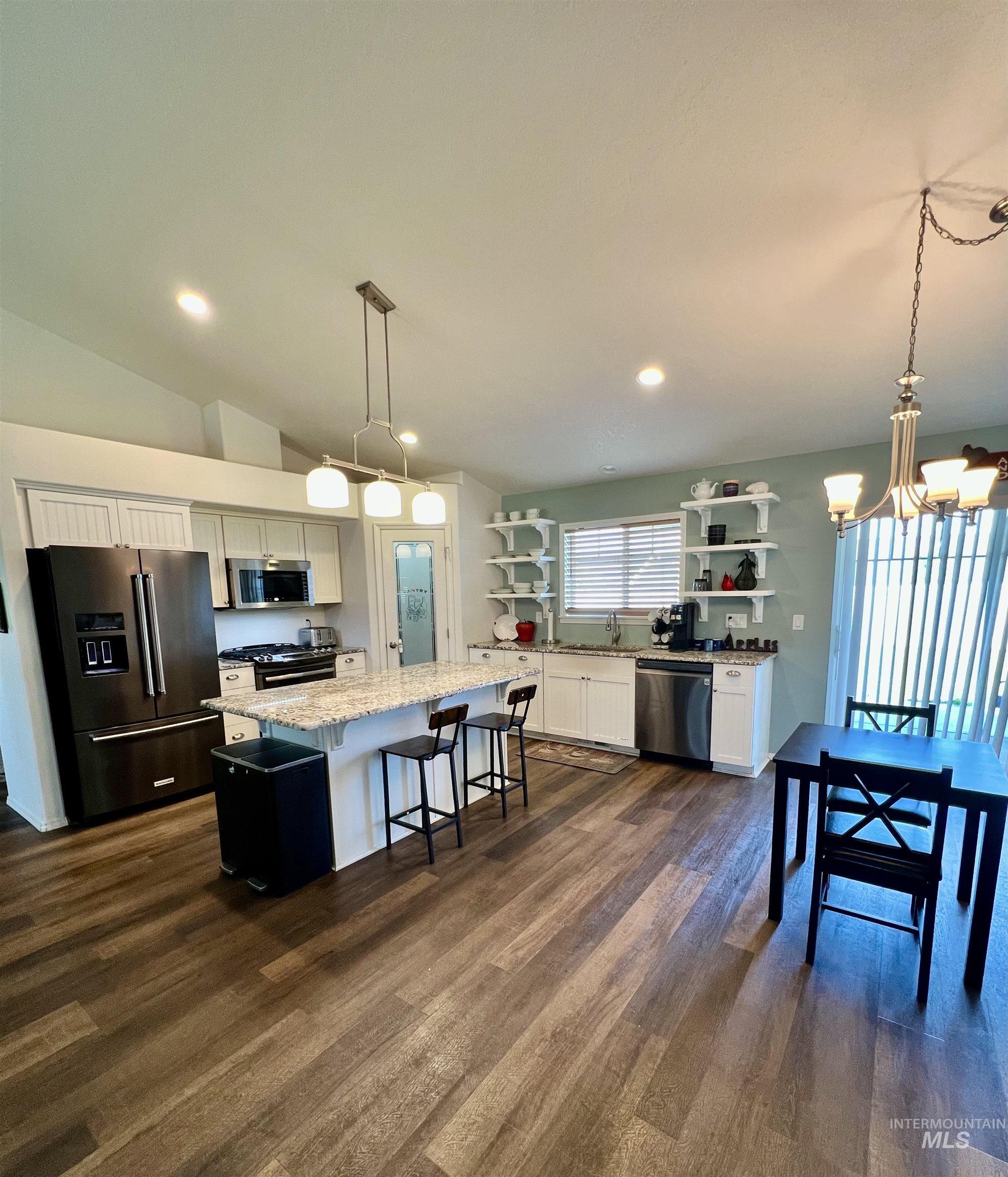 1535 Eastview Court Property Photo 6
