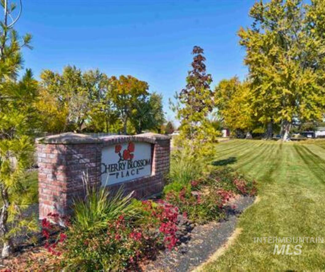 593 W Cedarburg Dr Property Photo 40