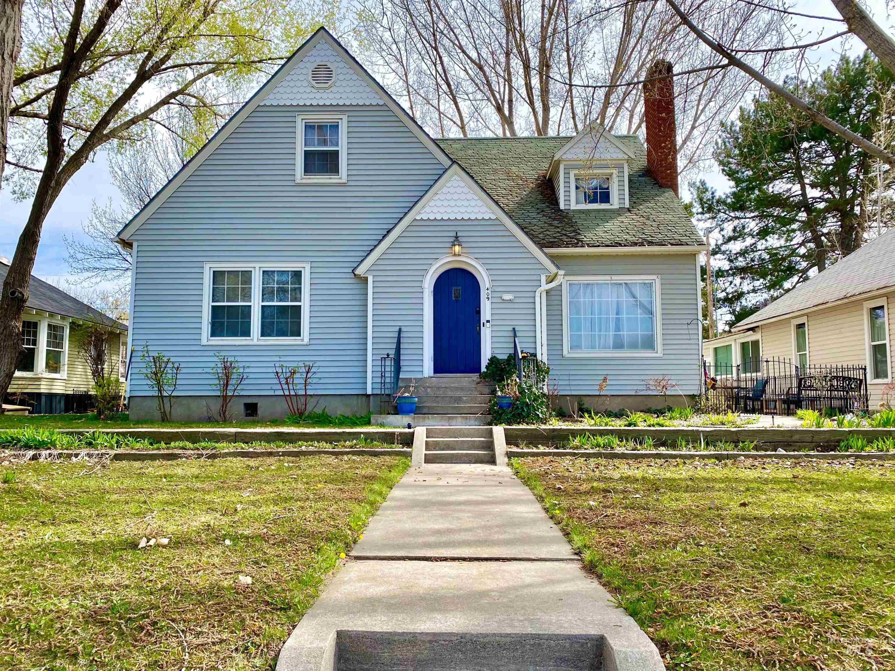 409 E Main St Property Photo