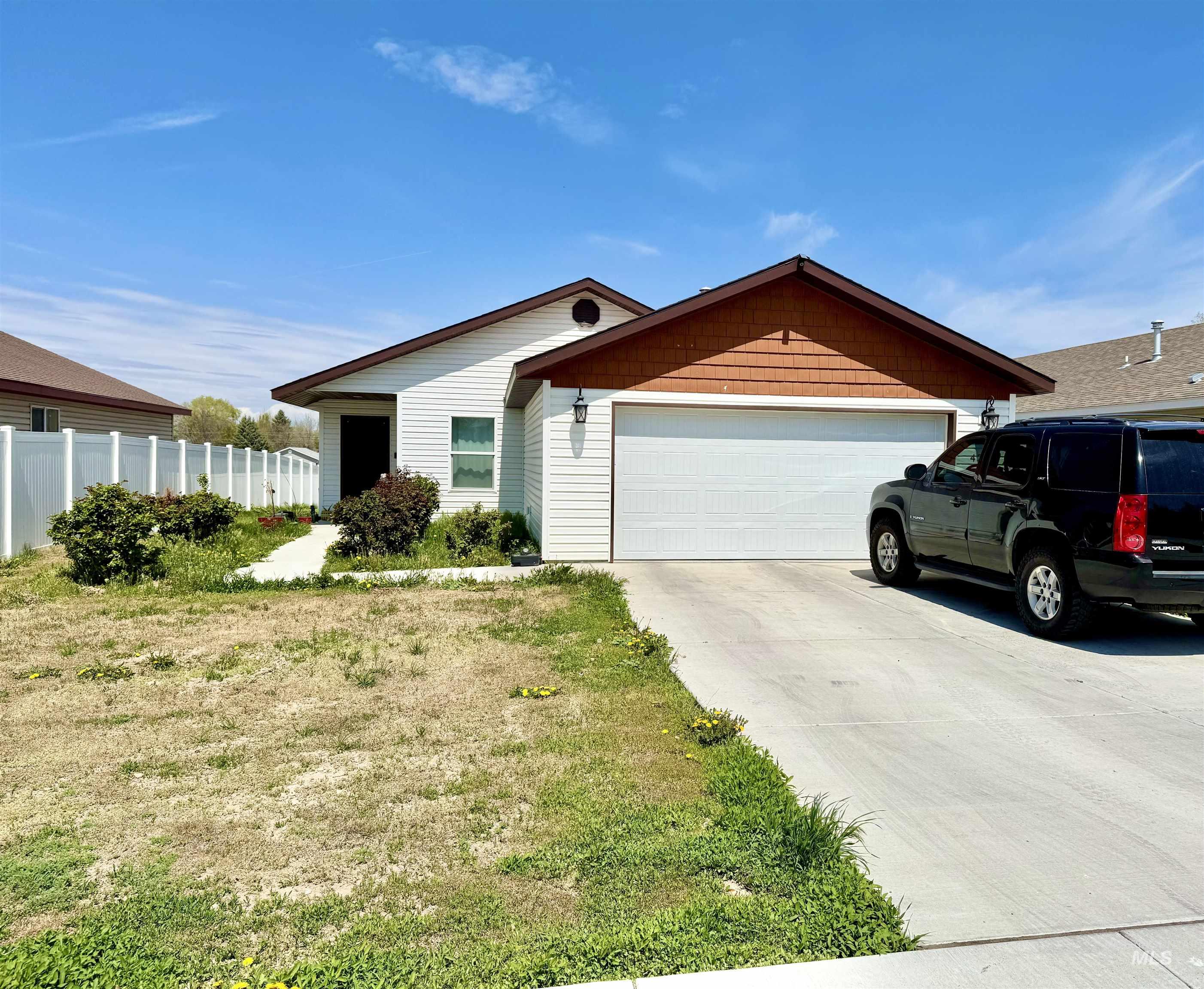 422 W Ave I Property Photo