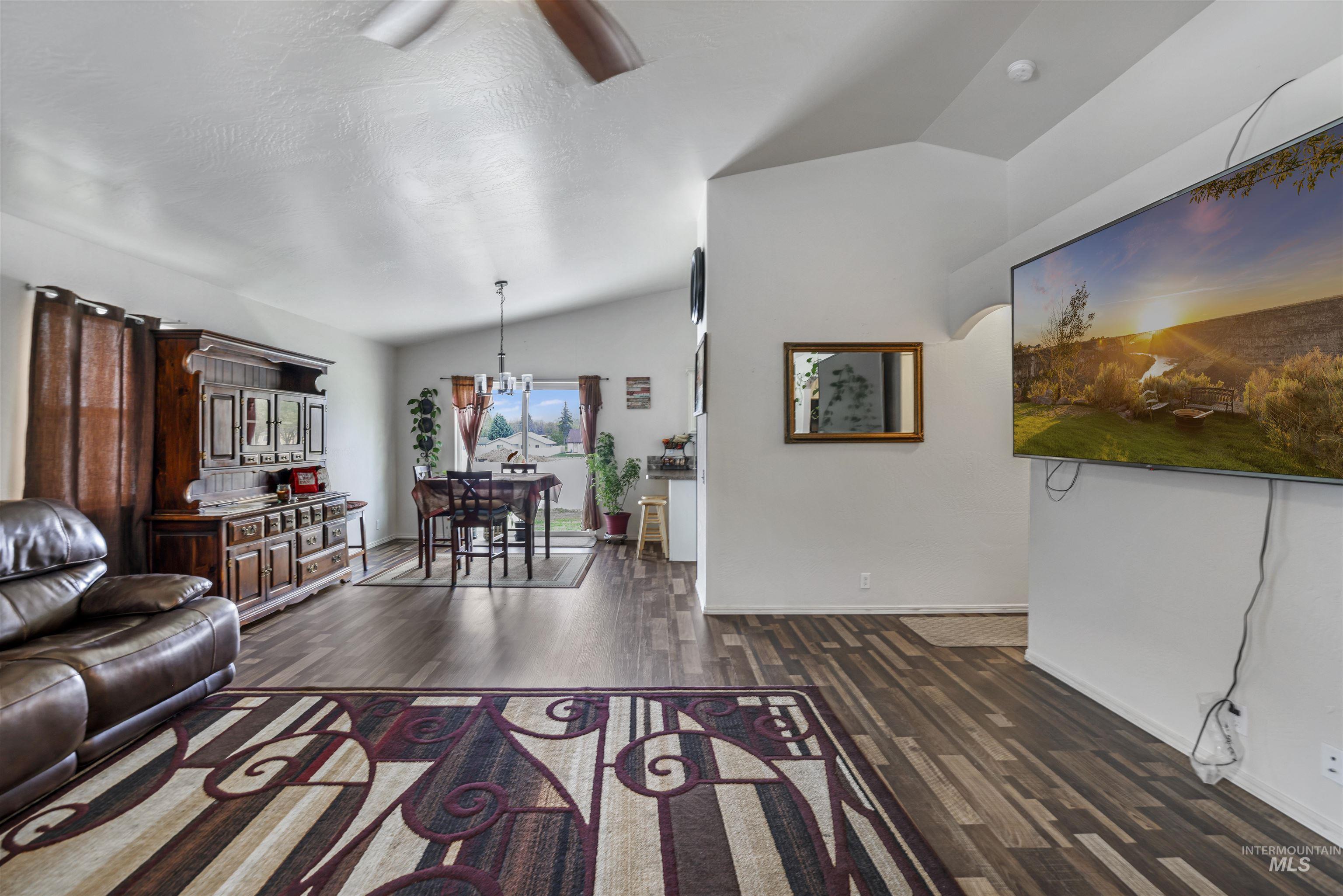422 W Ave I Property Photo 3