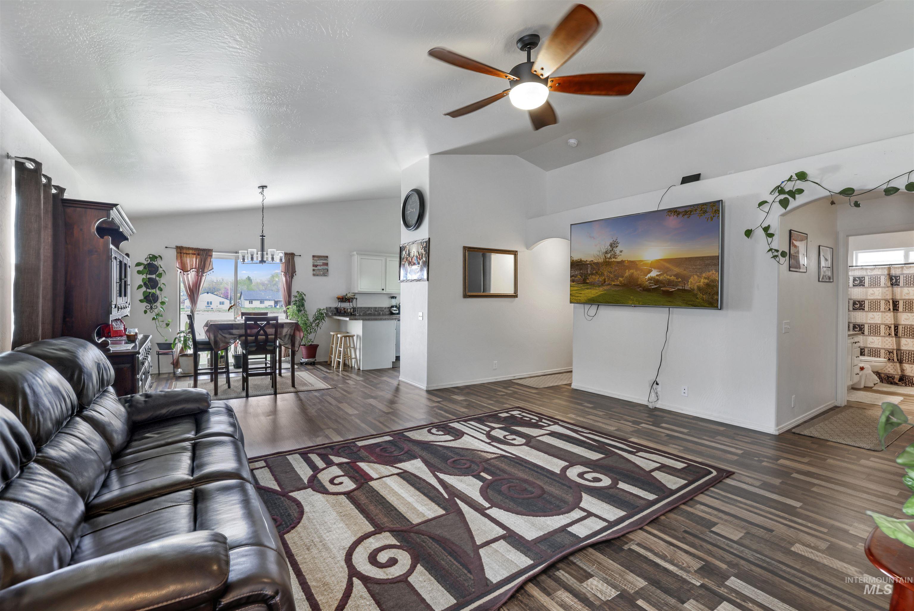 422 W Ave I Property Photo 4