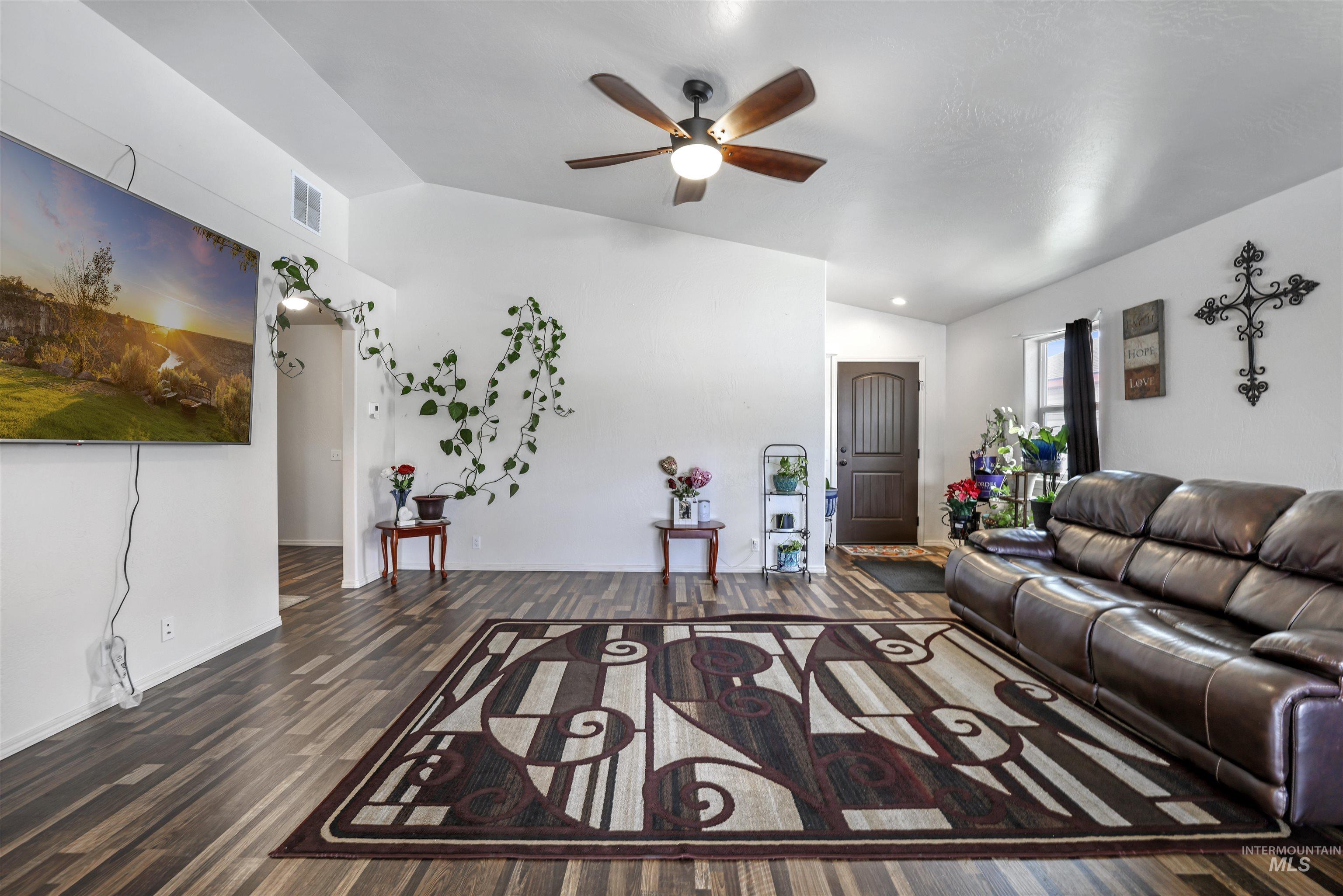 422 W Ave I Property Photo 5