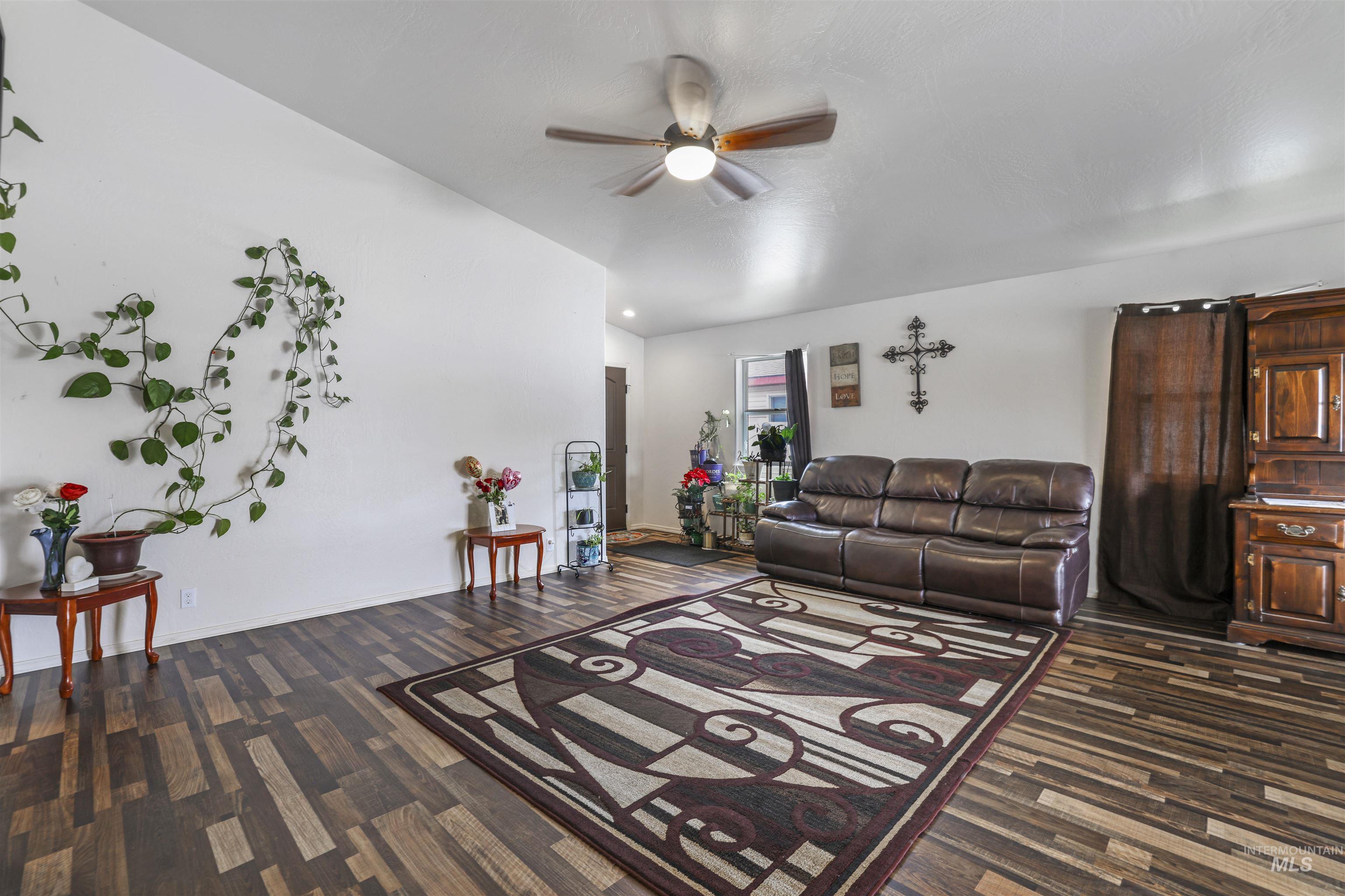 422 W Ave I Property Photo 6