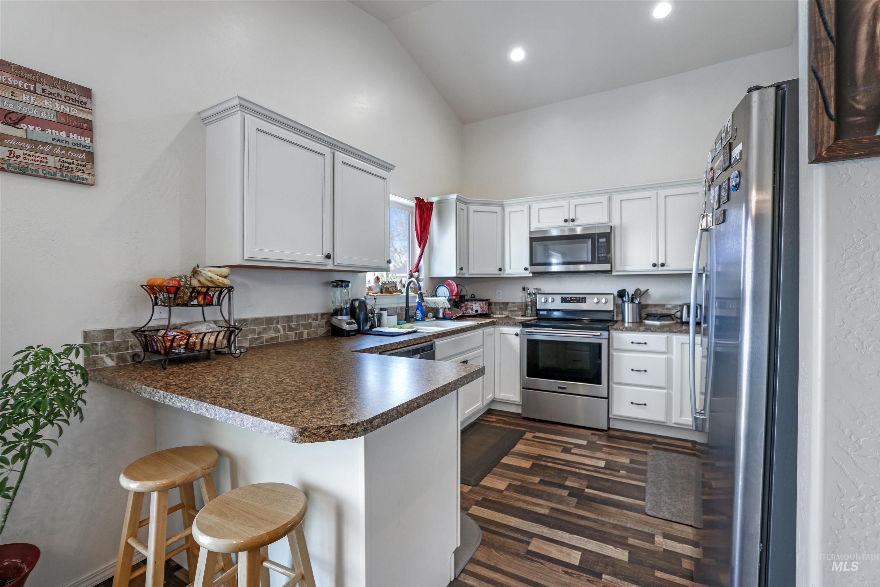422 W Ave I Property Photo 9