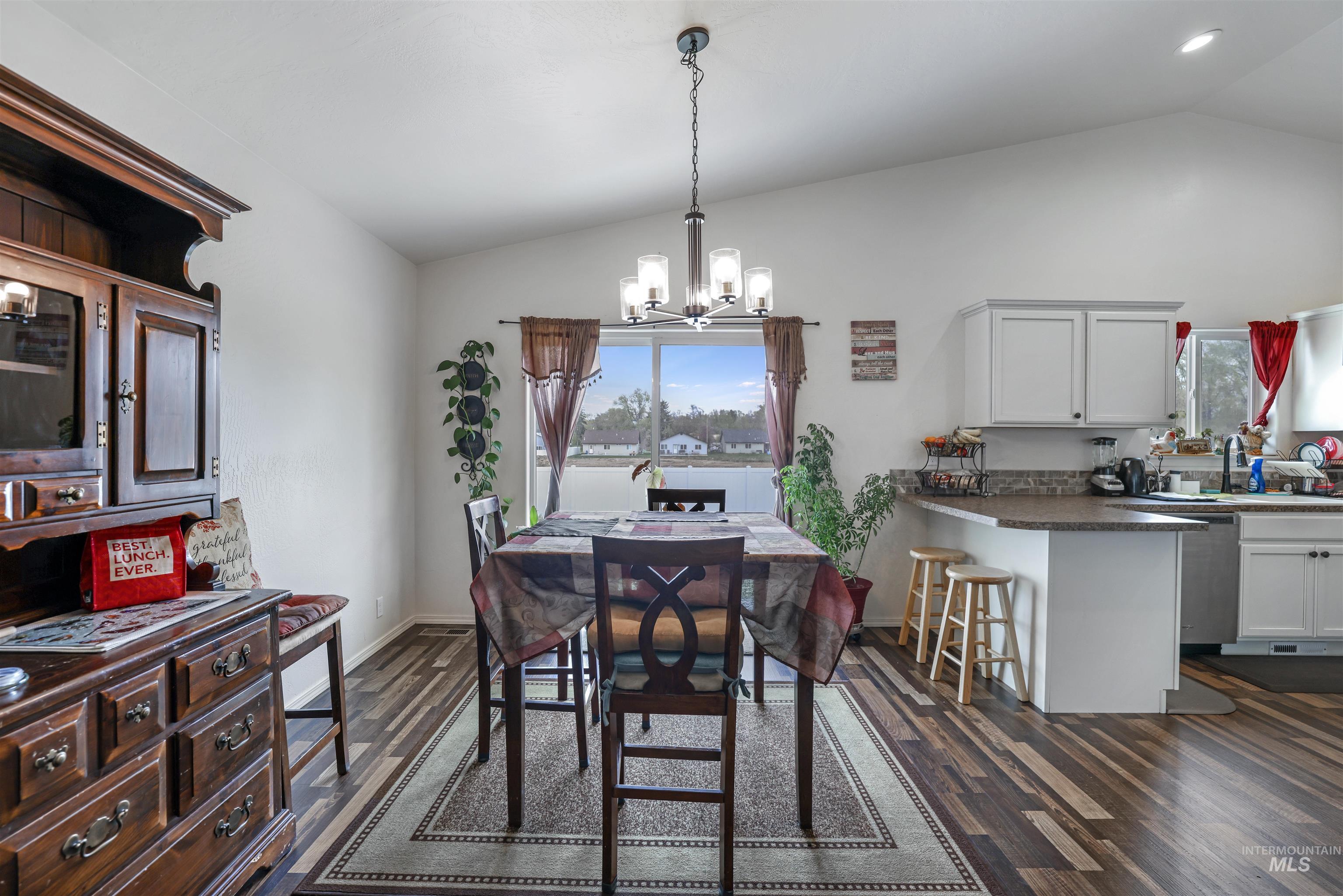 422 W Ave I Property Photo 10