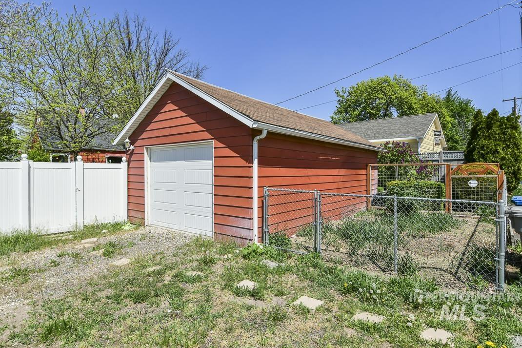 1024 13th Ave S Property Photo 35