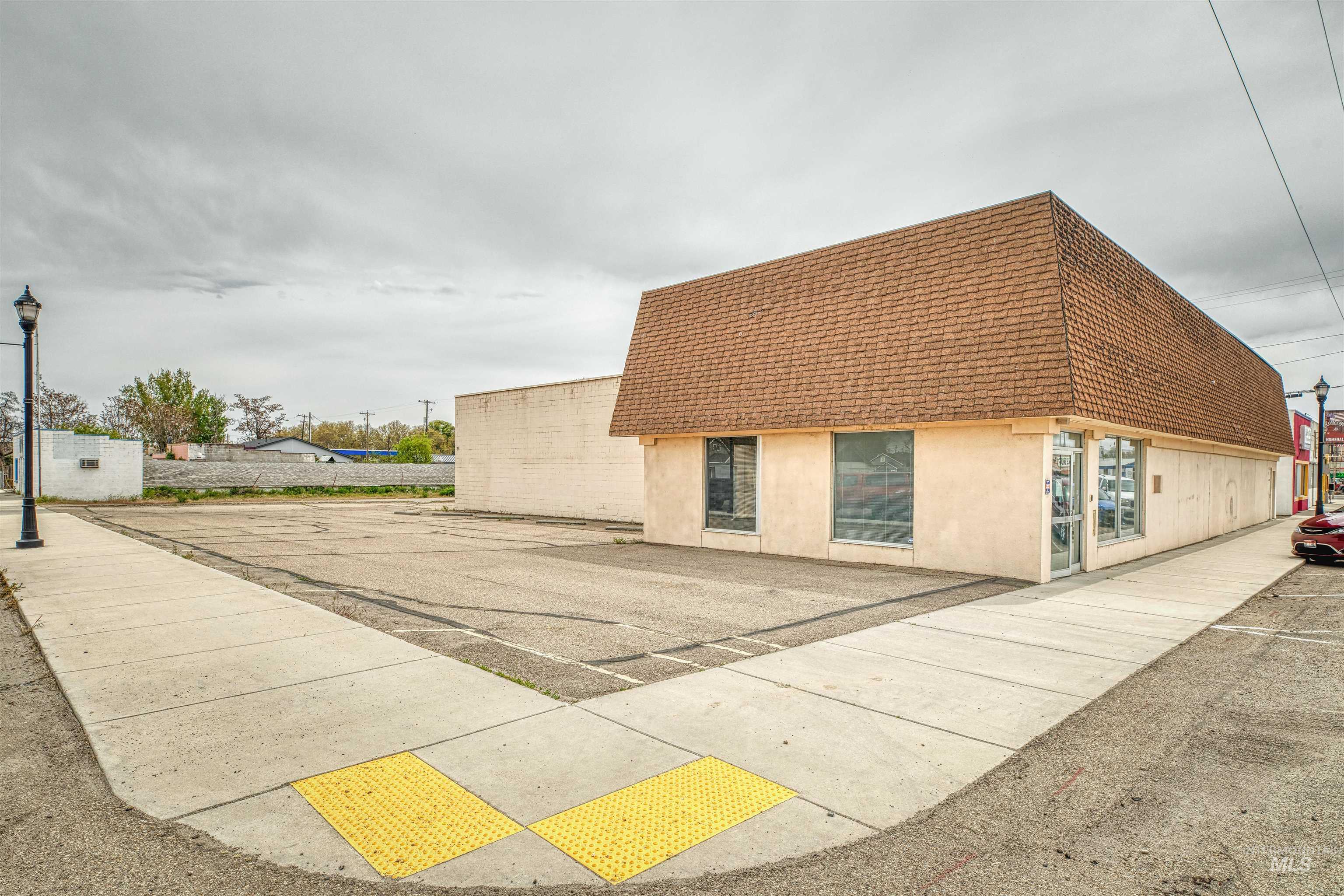 12 N Main St. Property Photo 3