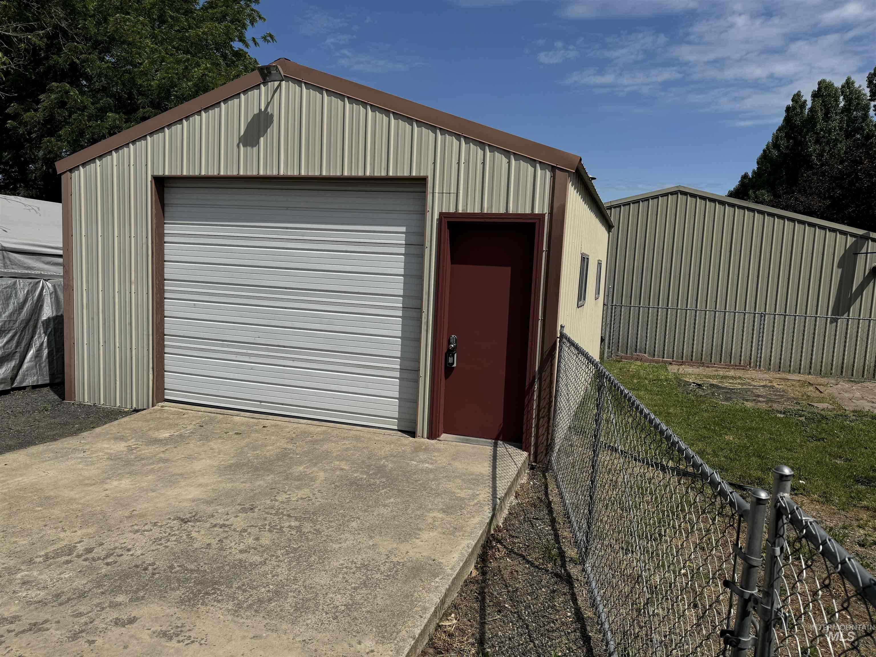 1721 Cedar Drive Property Photo 3