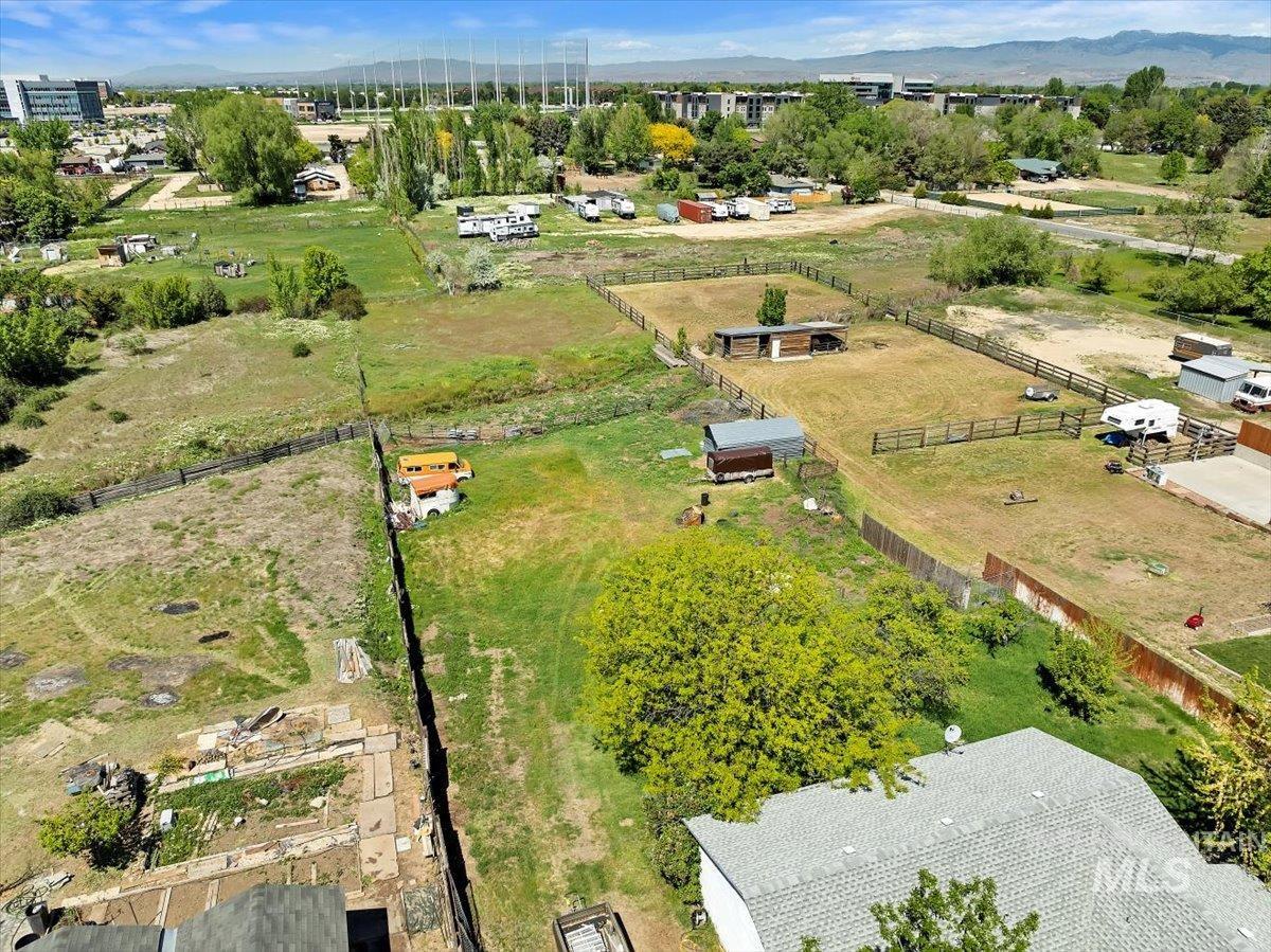 3820 E Overland Property Photo 4