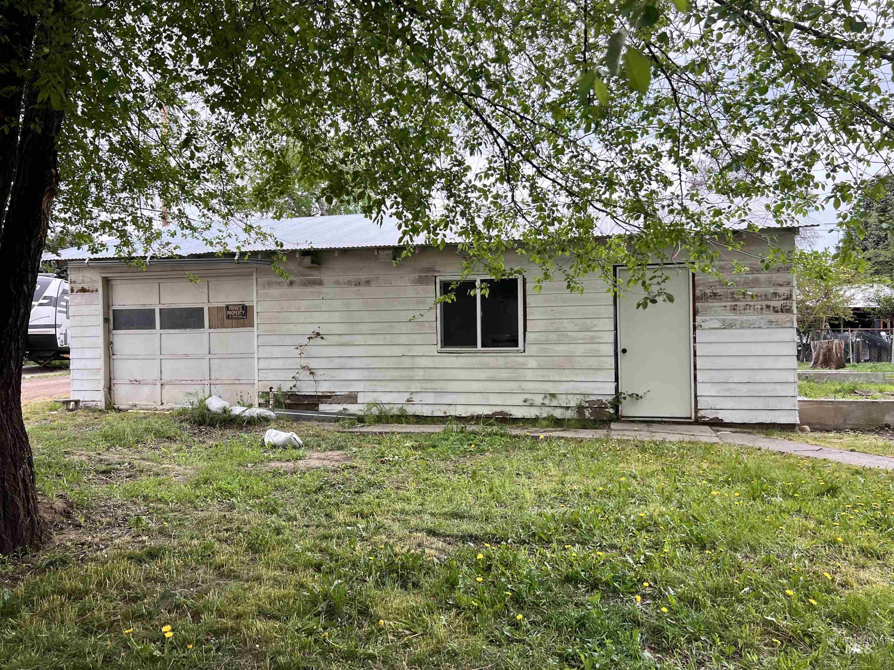 435 E 8th Property Photo