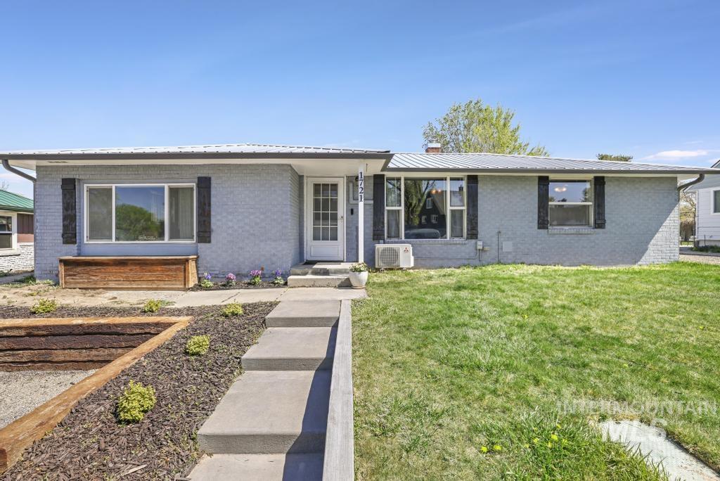 1721 Borah Ave. E Property Photo 1