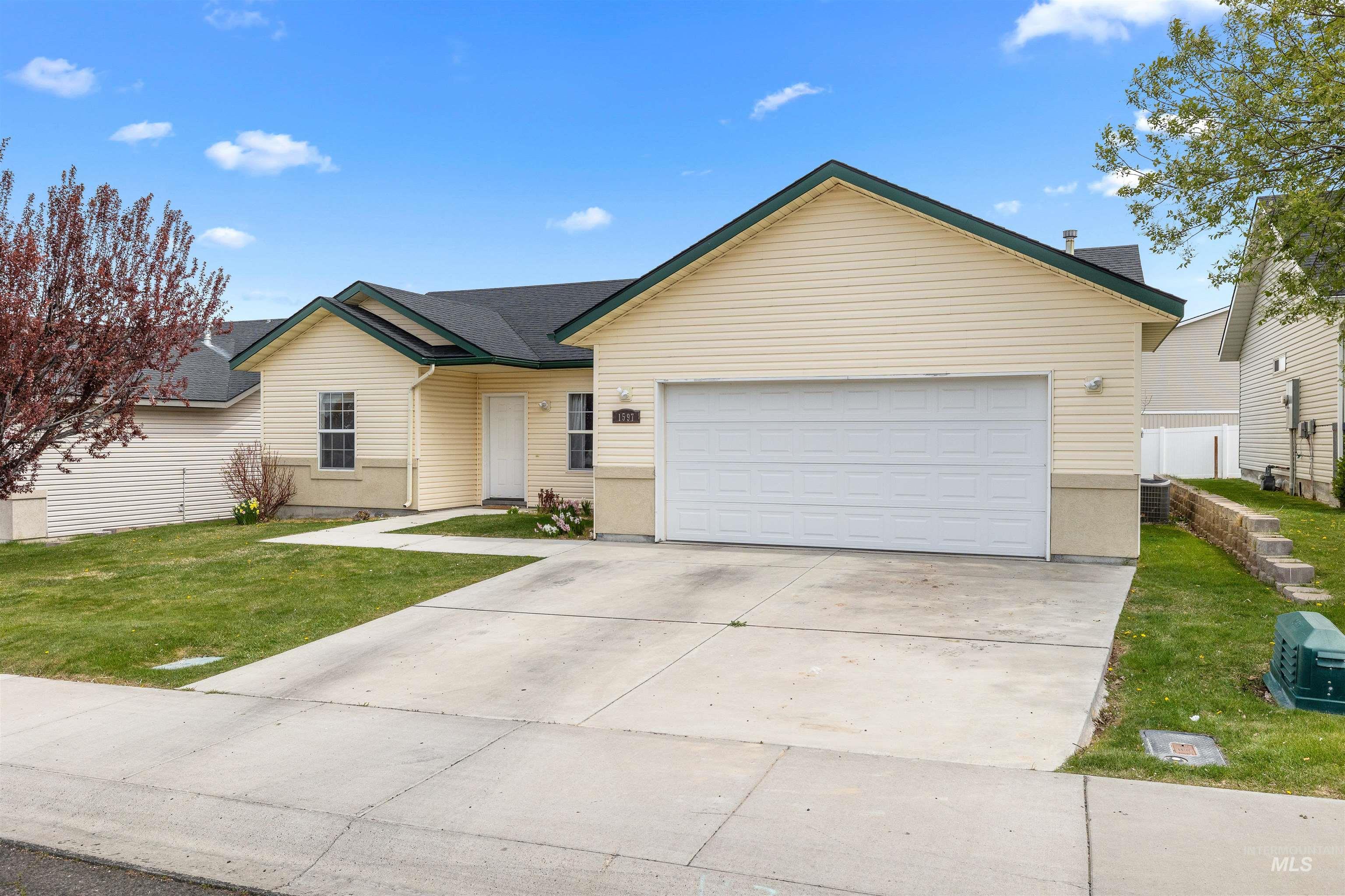 1597 Vista Dr. Property Photo