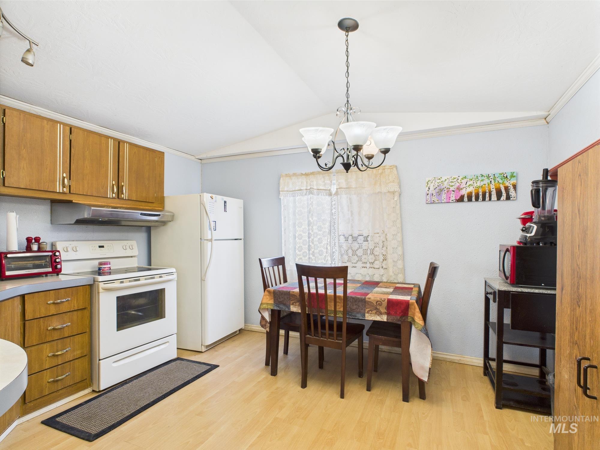121 Court St Property Photo 3