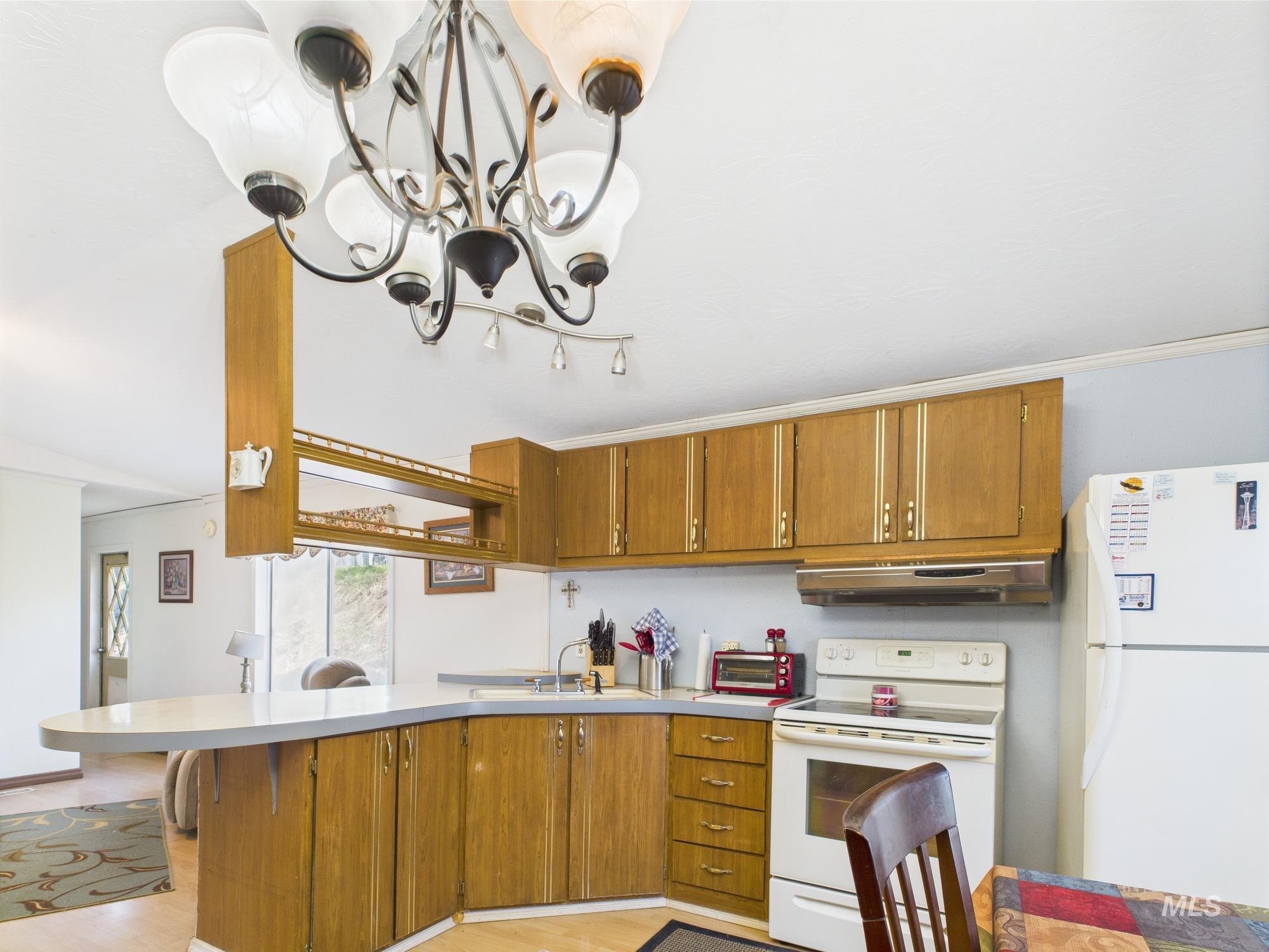 121 Court St Property Photo 4