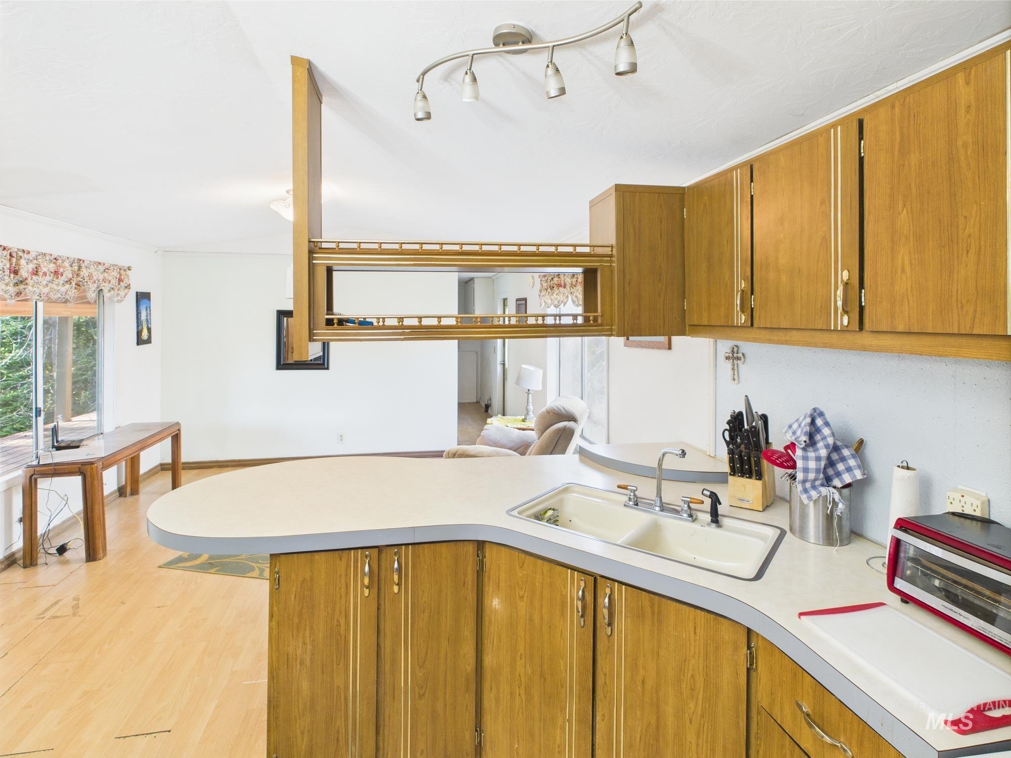 121 Court St Property Photo 5