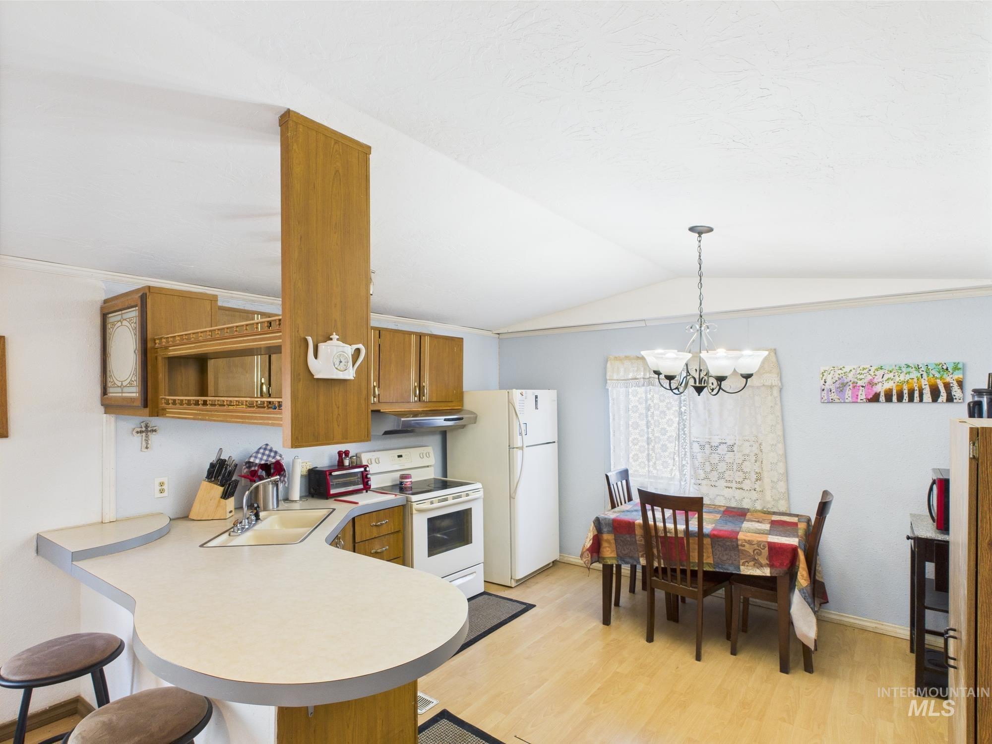121 Court St Property Photo 6