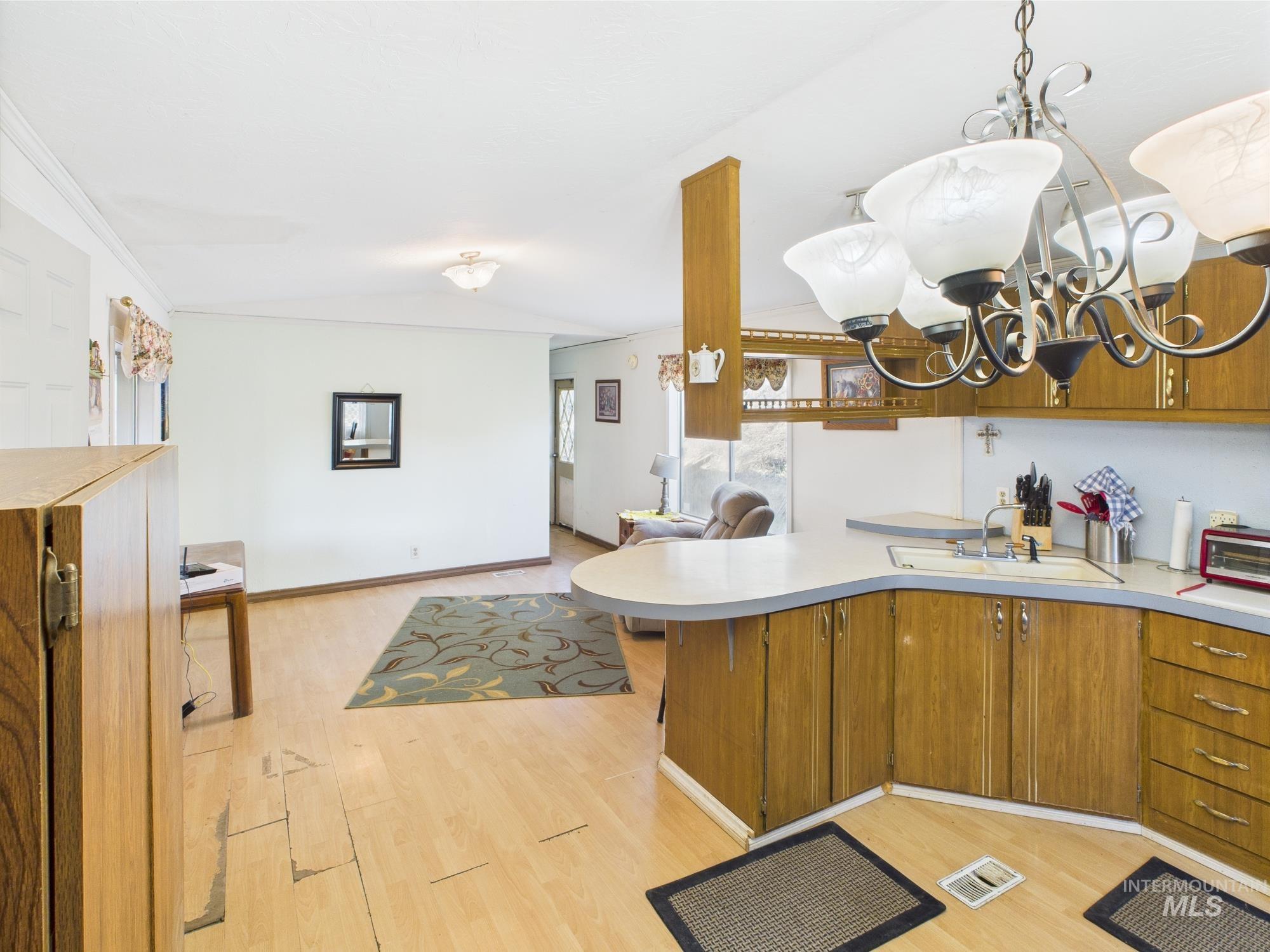 121 Court St Property Photo 7