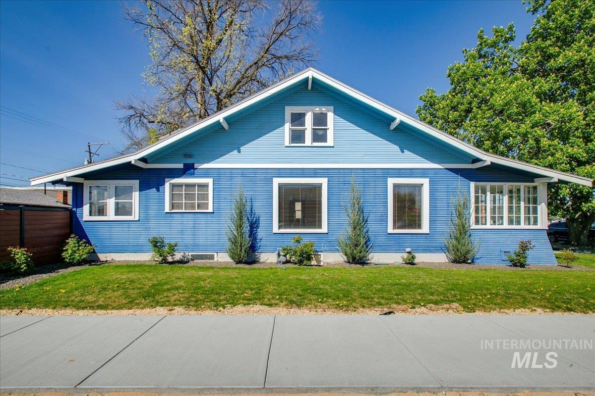137 E Pine Ave Property Photo