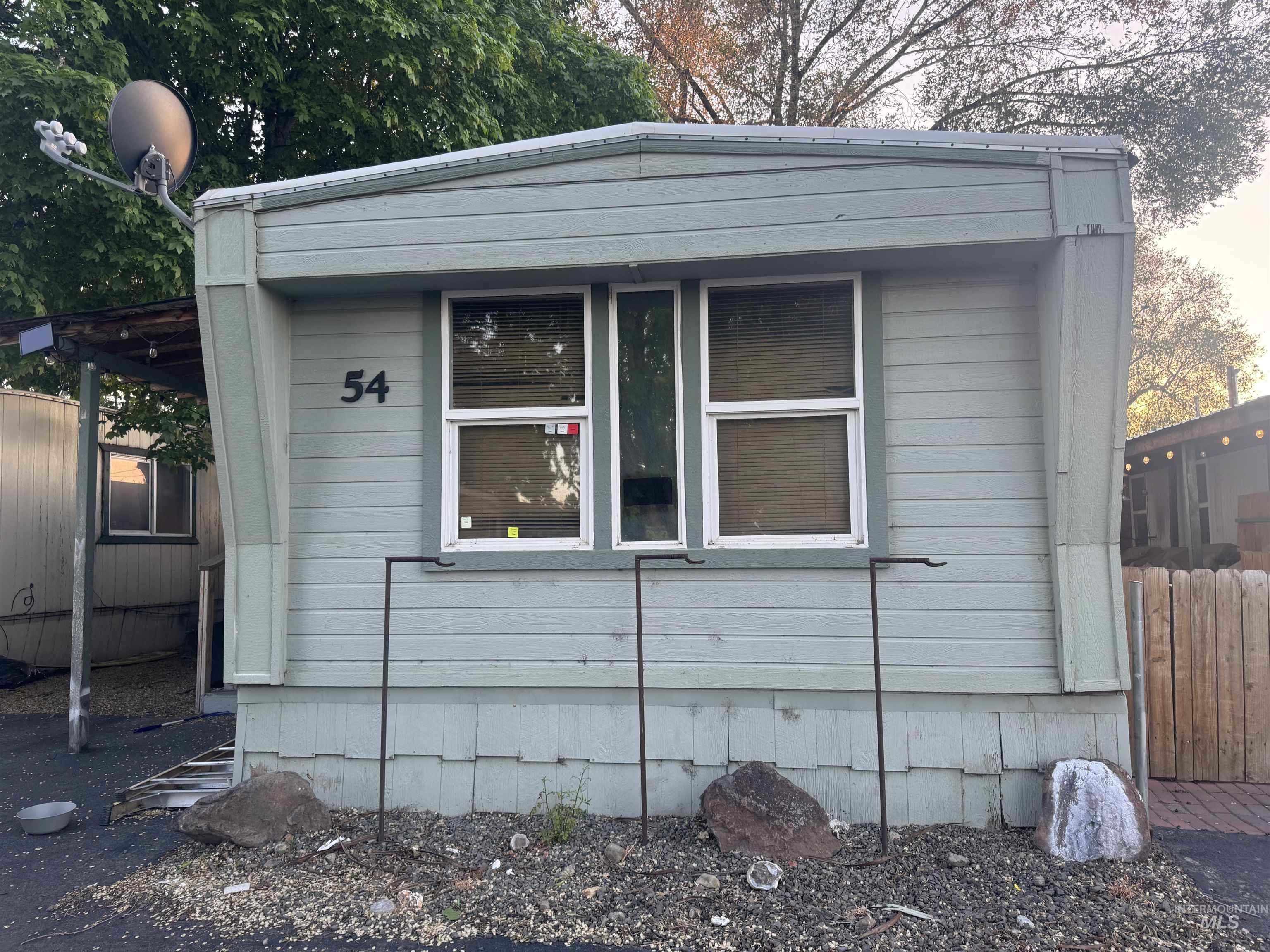 571 Caldwell Blvd