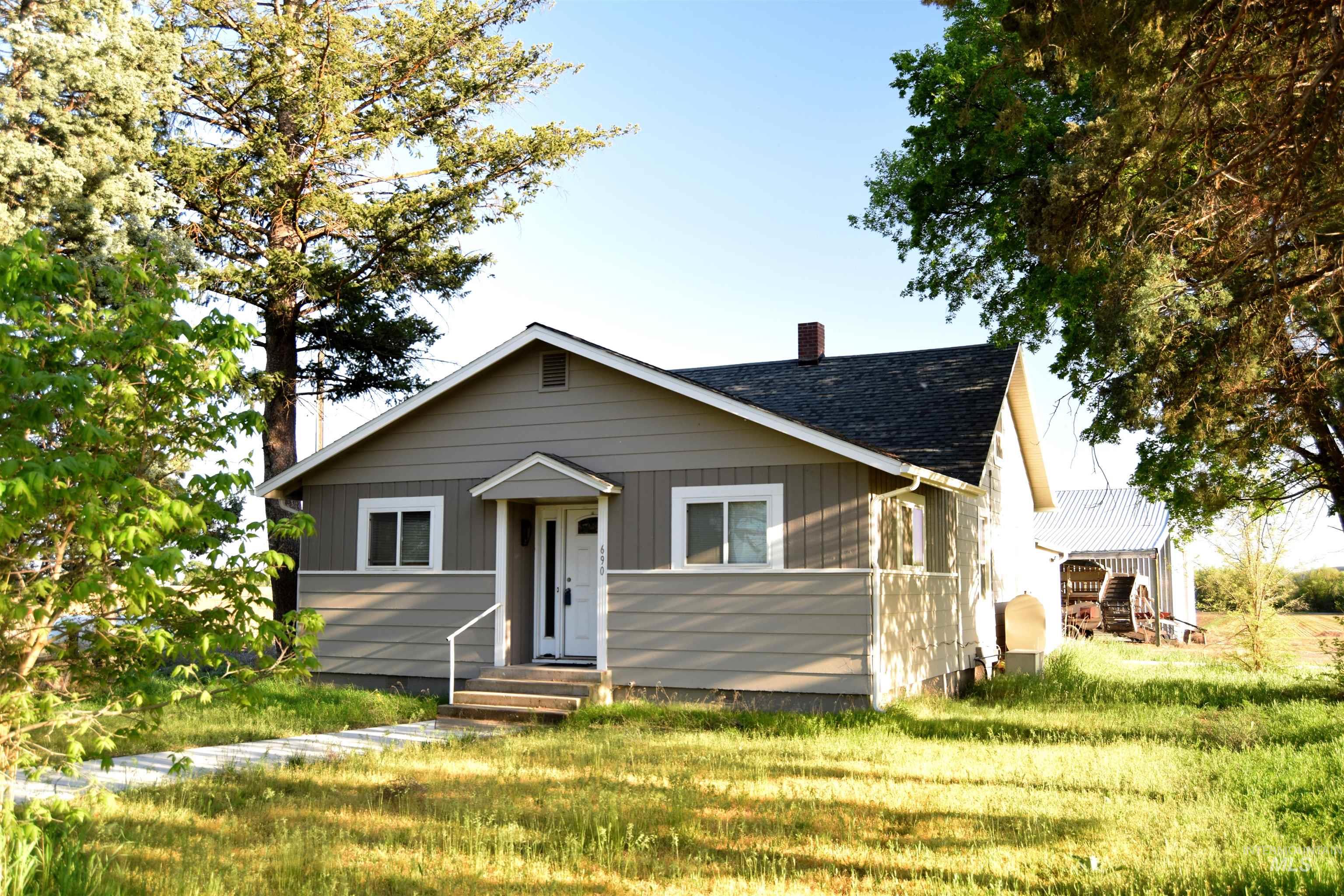690 Hale Road Property Photo