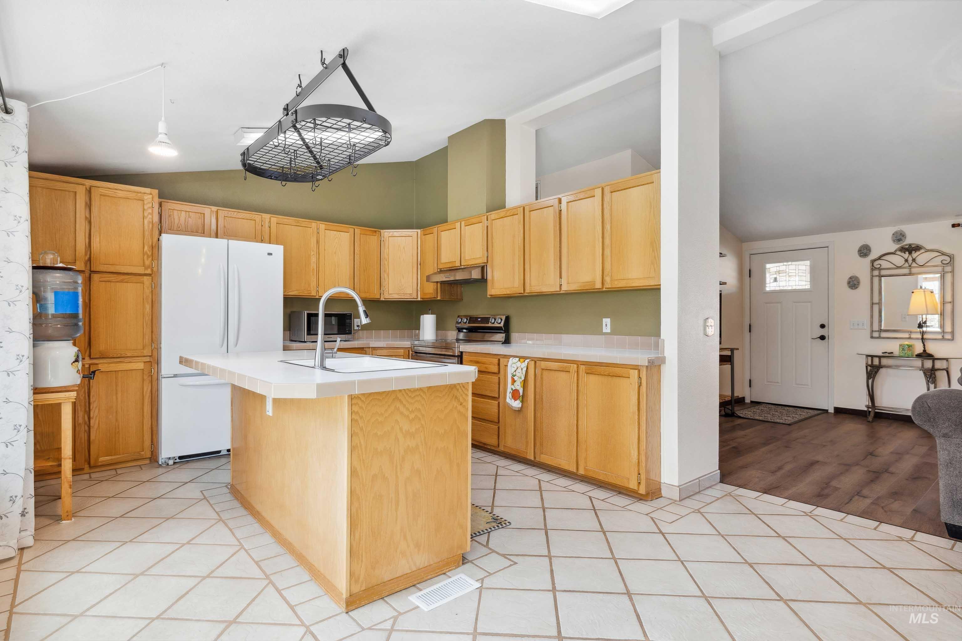 20474 N Main St Property Photo 12
