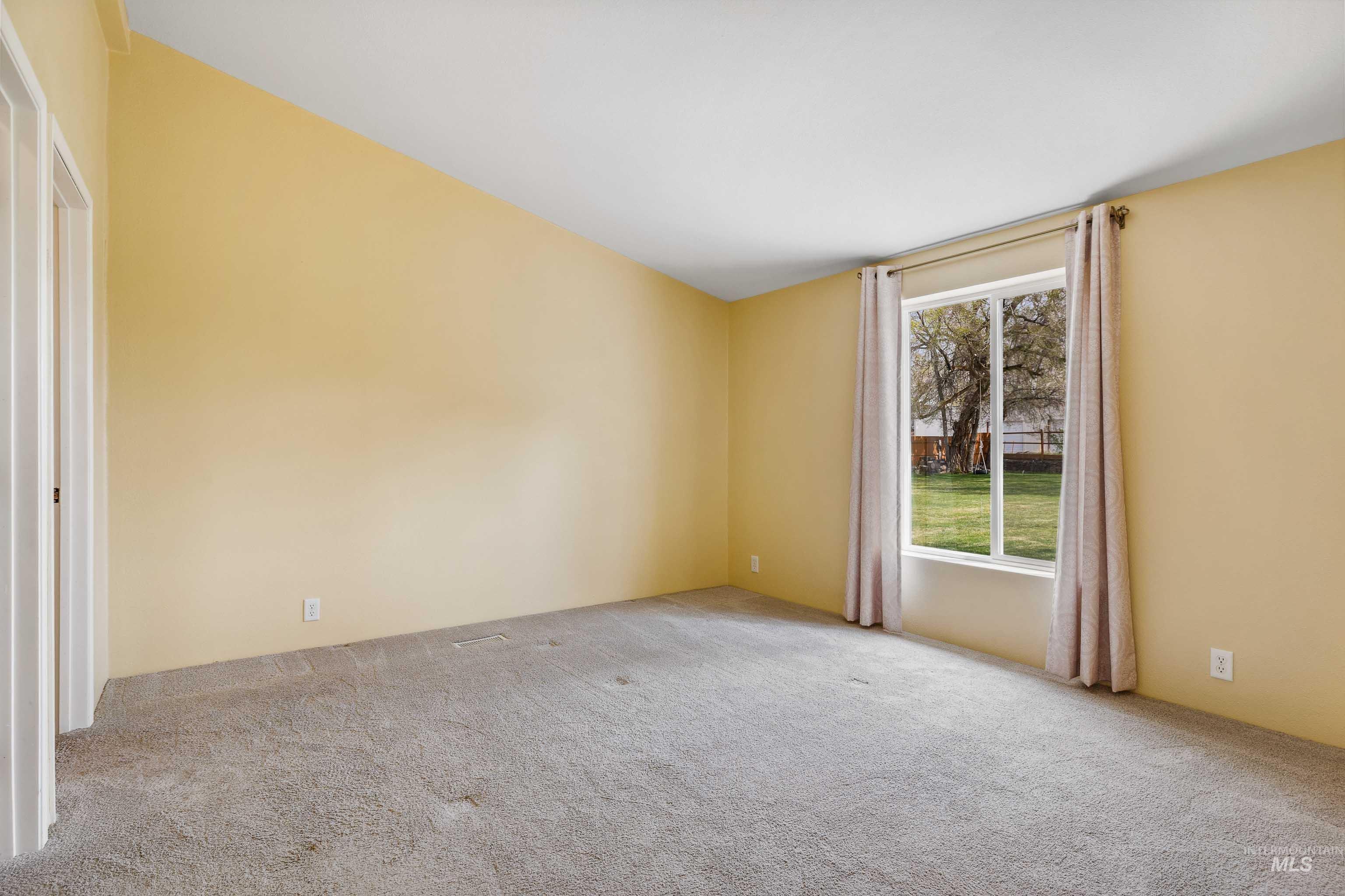 20474 N Main St Property Photo 14