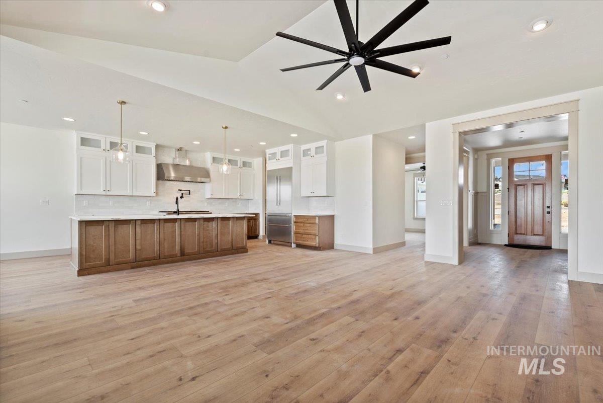 8043 S Golden Hills Property Photo 8