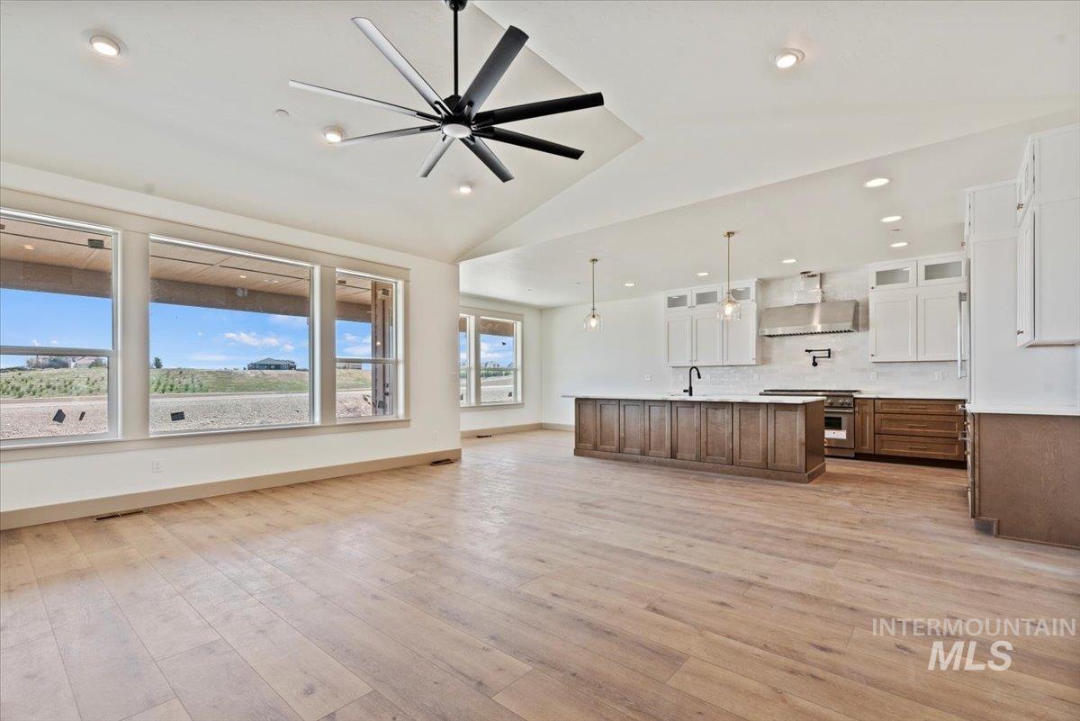 8043 S Golden Hills Property Photo 9