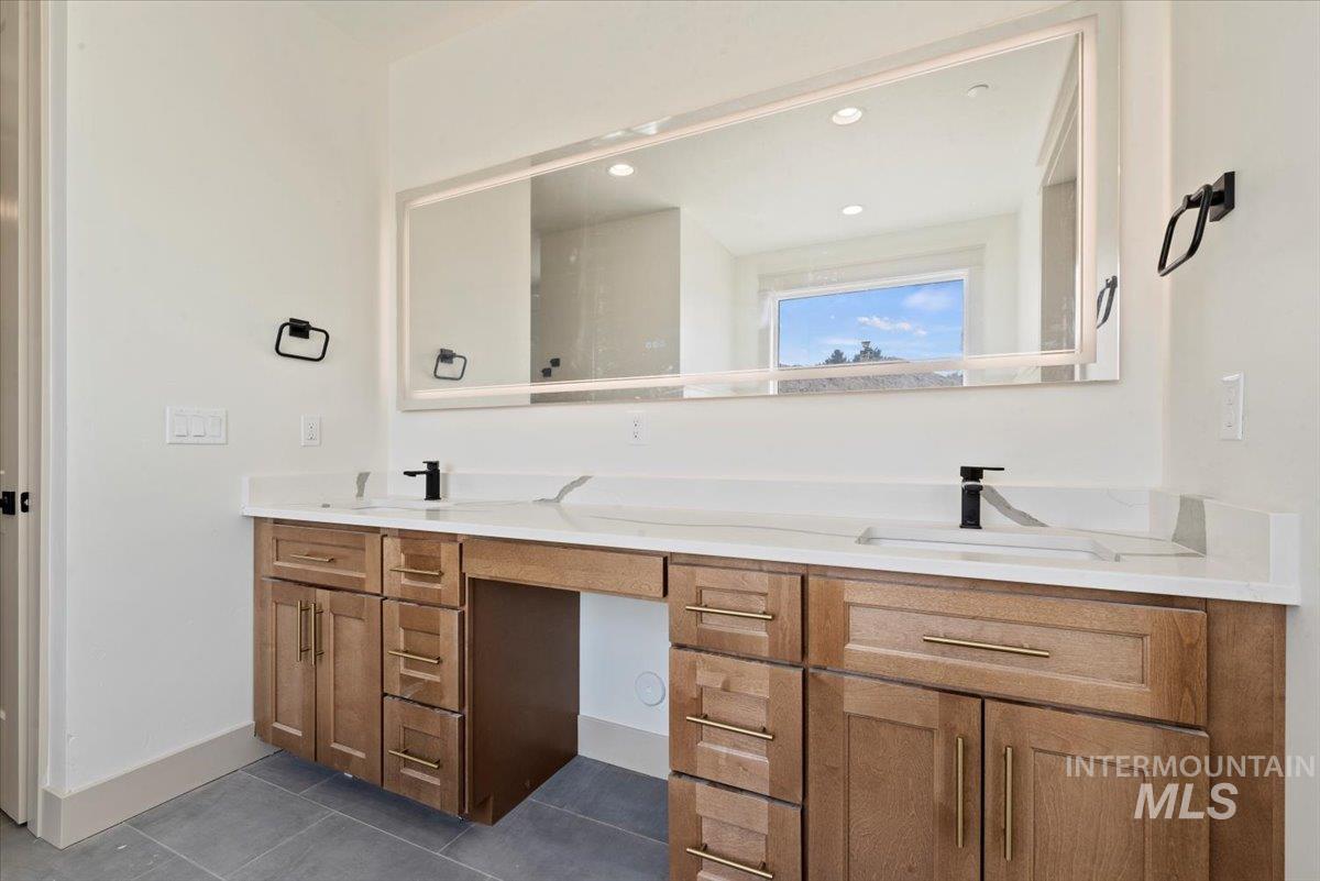 8043 S Golden Hills Property Photo 18