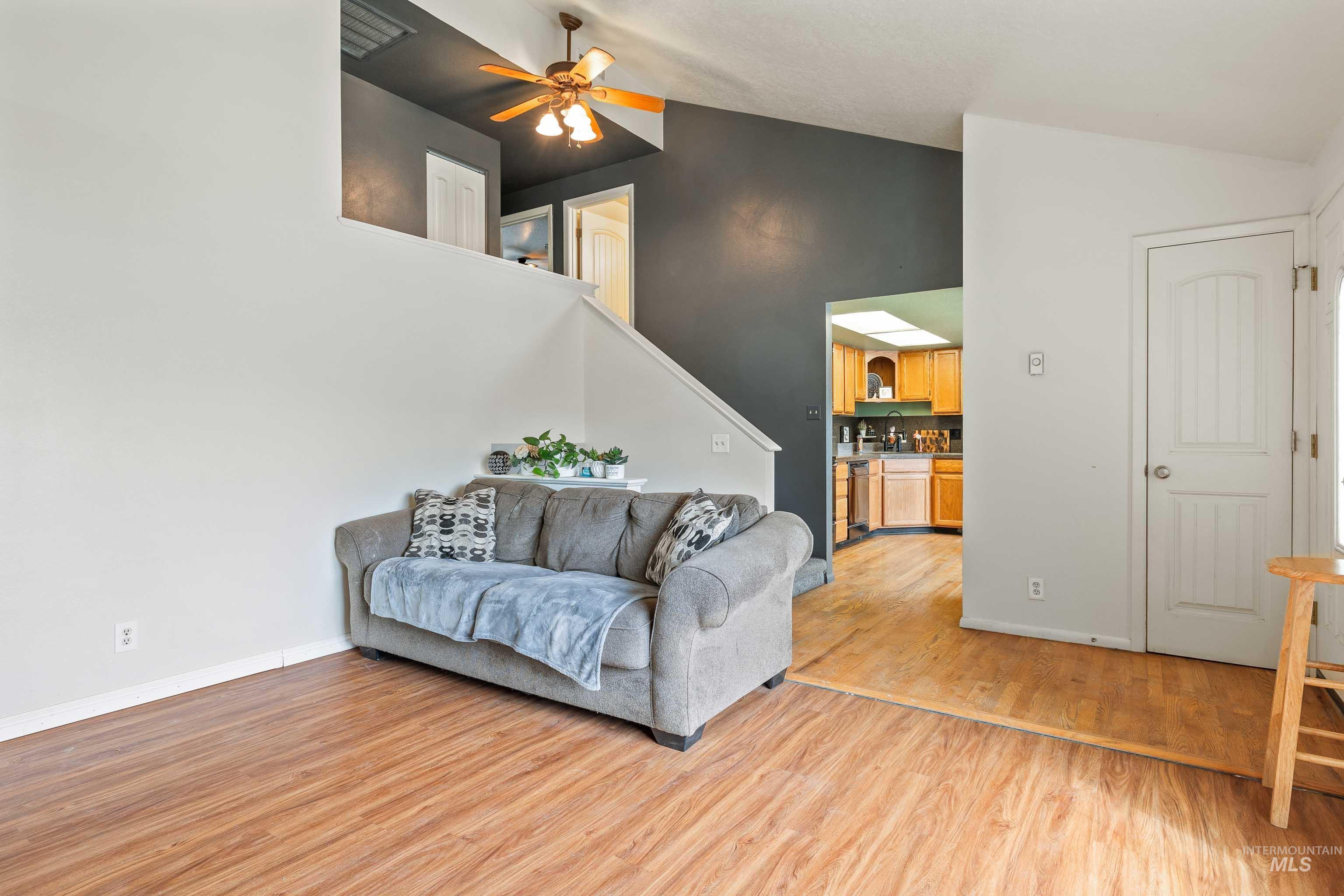 1035 Sawtooth Blvd Property Photo 6